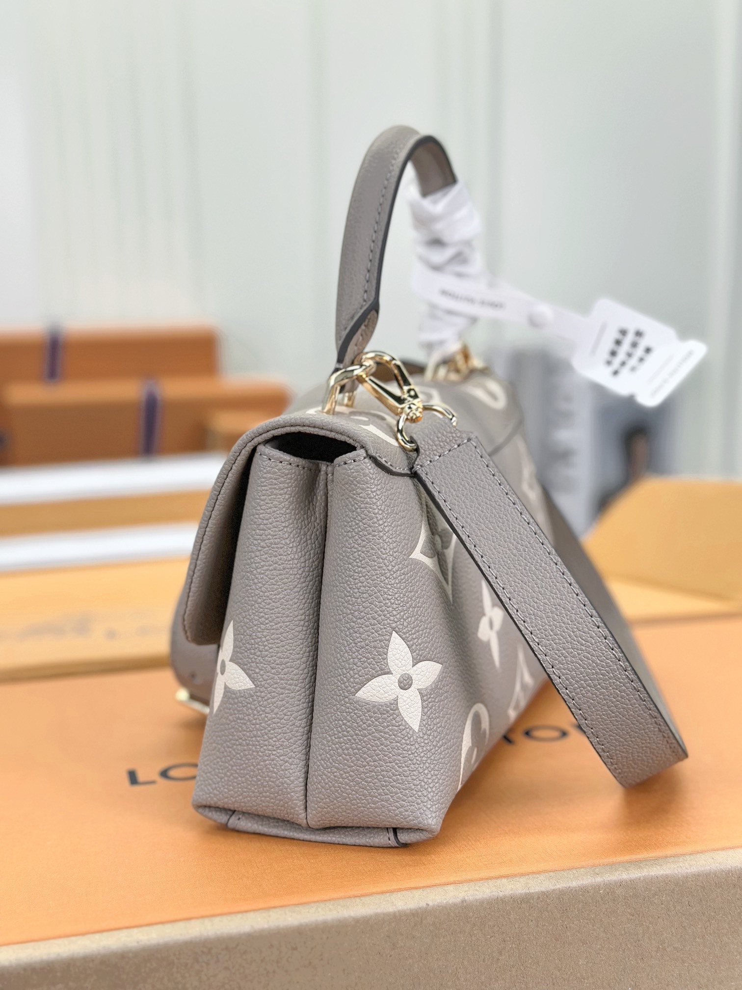 顶级原单M46008杏色丝印小号本款MadeleineBB手袋为MonogramEmpreinte皮革铺