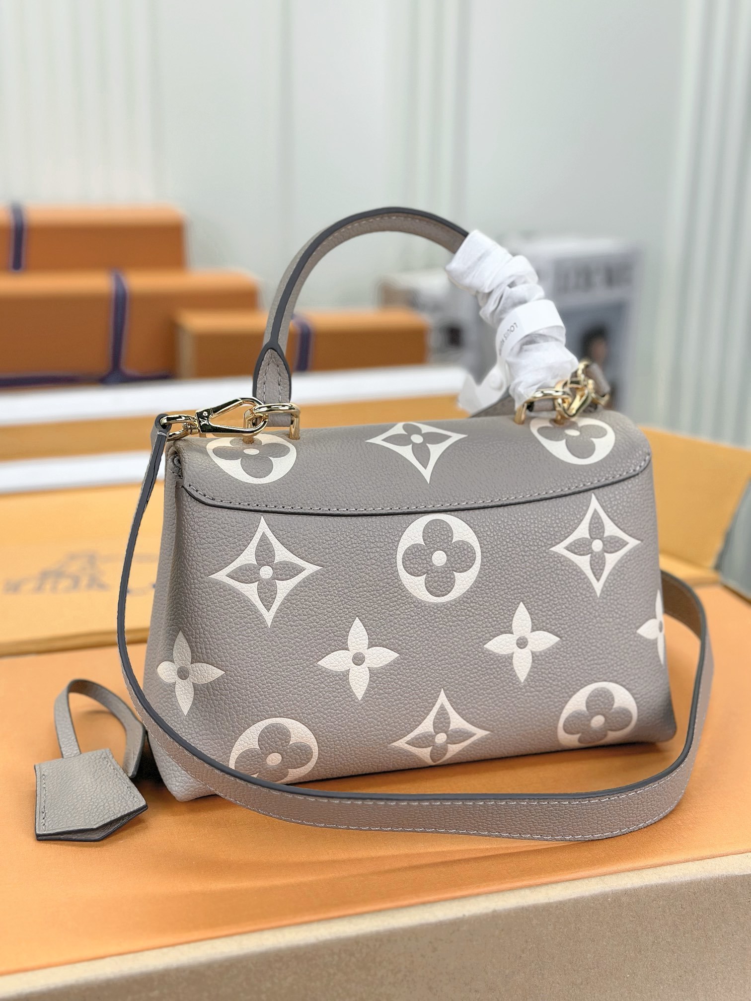 顶级原单M46008杏色丝印小号本款MadeleineBB手袋为MonogramEmpreinte皮革铺