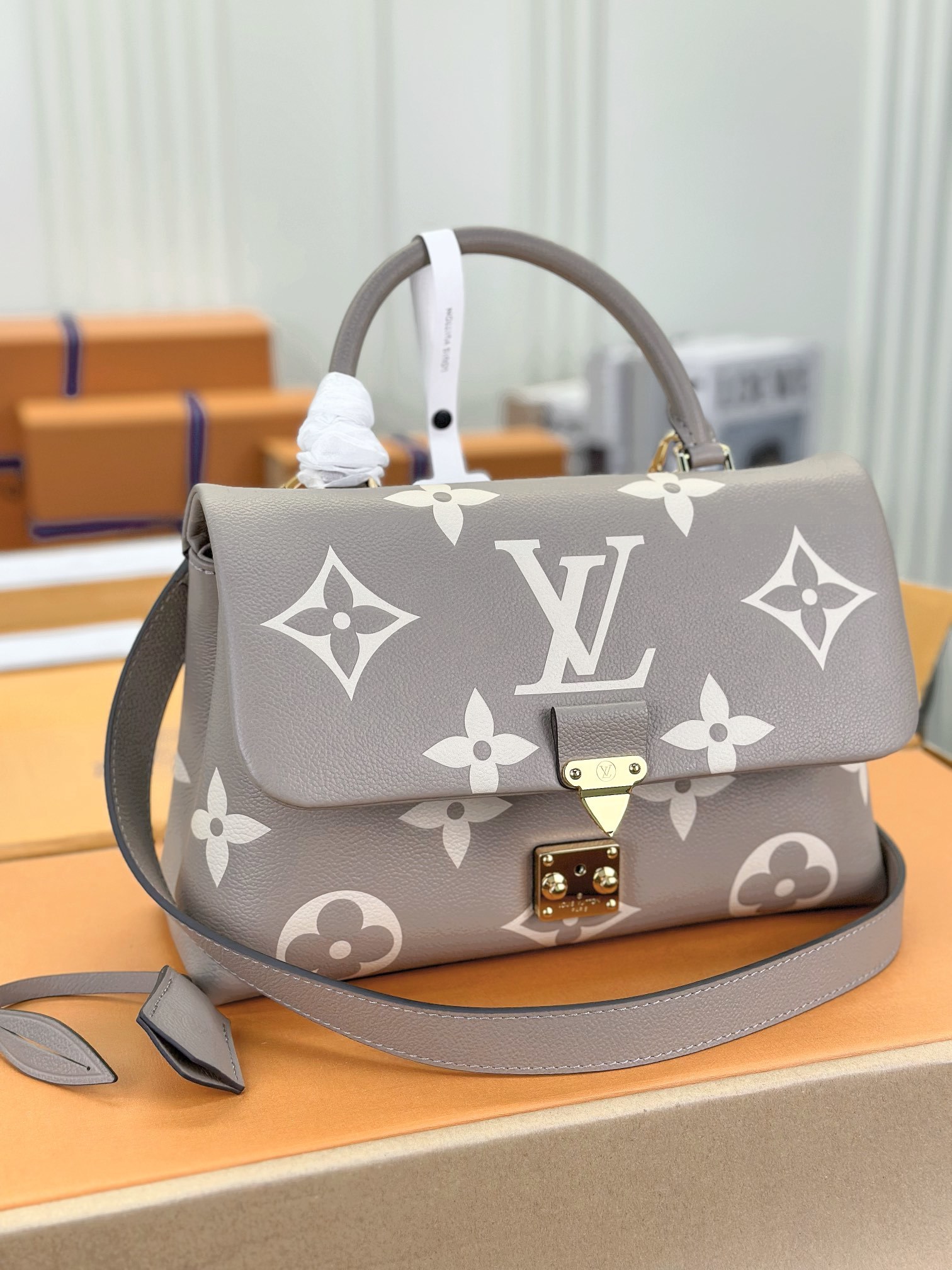 顶级原单M45976杏色丝印大号Madeleine中号手袋取材MonogramEmpreinte压纹皮革