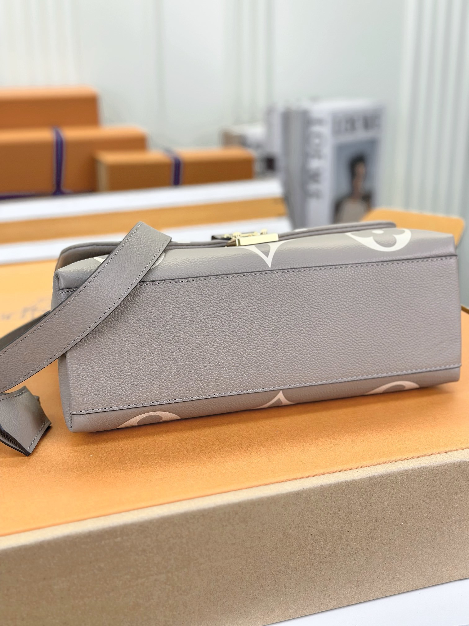顶级原单M45976杏色丝印大号Madeleine中号手袋取材MonogramEmpreinte压纹皮革