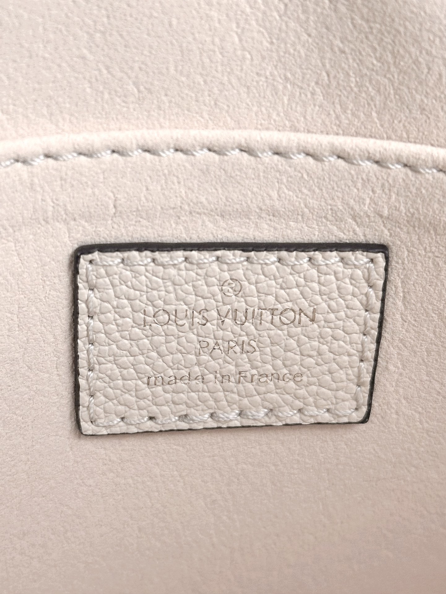 顶级原单M45976米白大号Madeleine中号手袋取材MonogramEmpreinte压纹皮革搭配