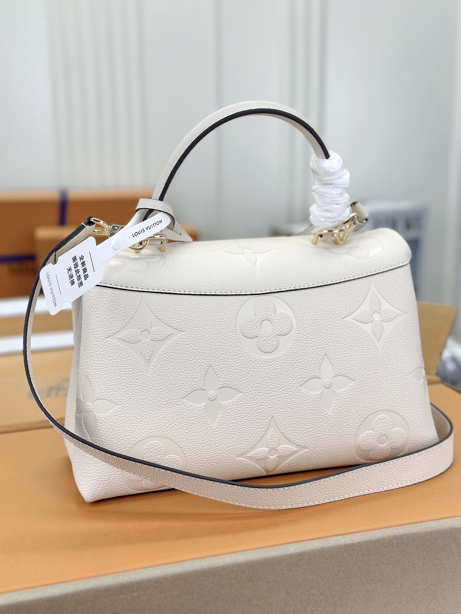 顶级原单M45976米白大号Madeleine中号手袋取材MonogramEmpreinte压纹皮革搭配