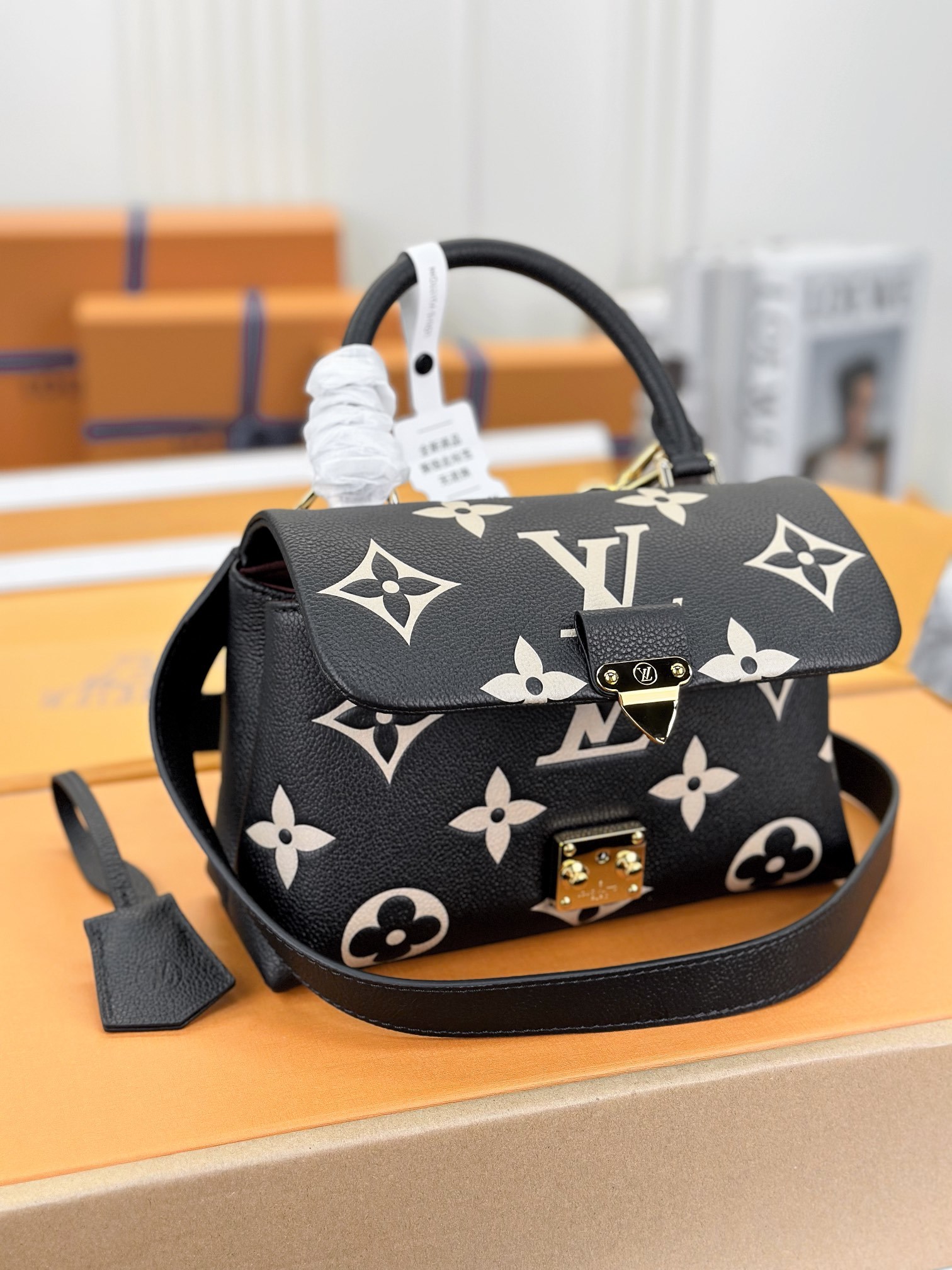 顶级原单M46008黑色丝印小号本款MadeleineBB手袋为MonogramEmpreinte皮革铺