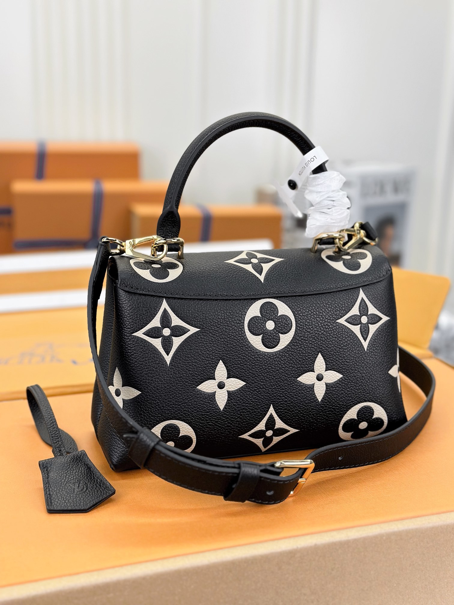 顶级原单M46008黑色丝印小号本款MadeleineBB手袋为MonogramEmpreinte皮革铺