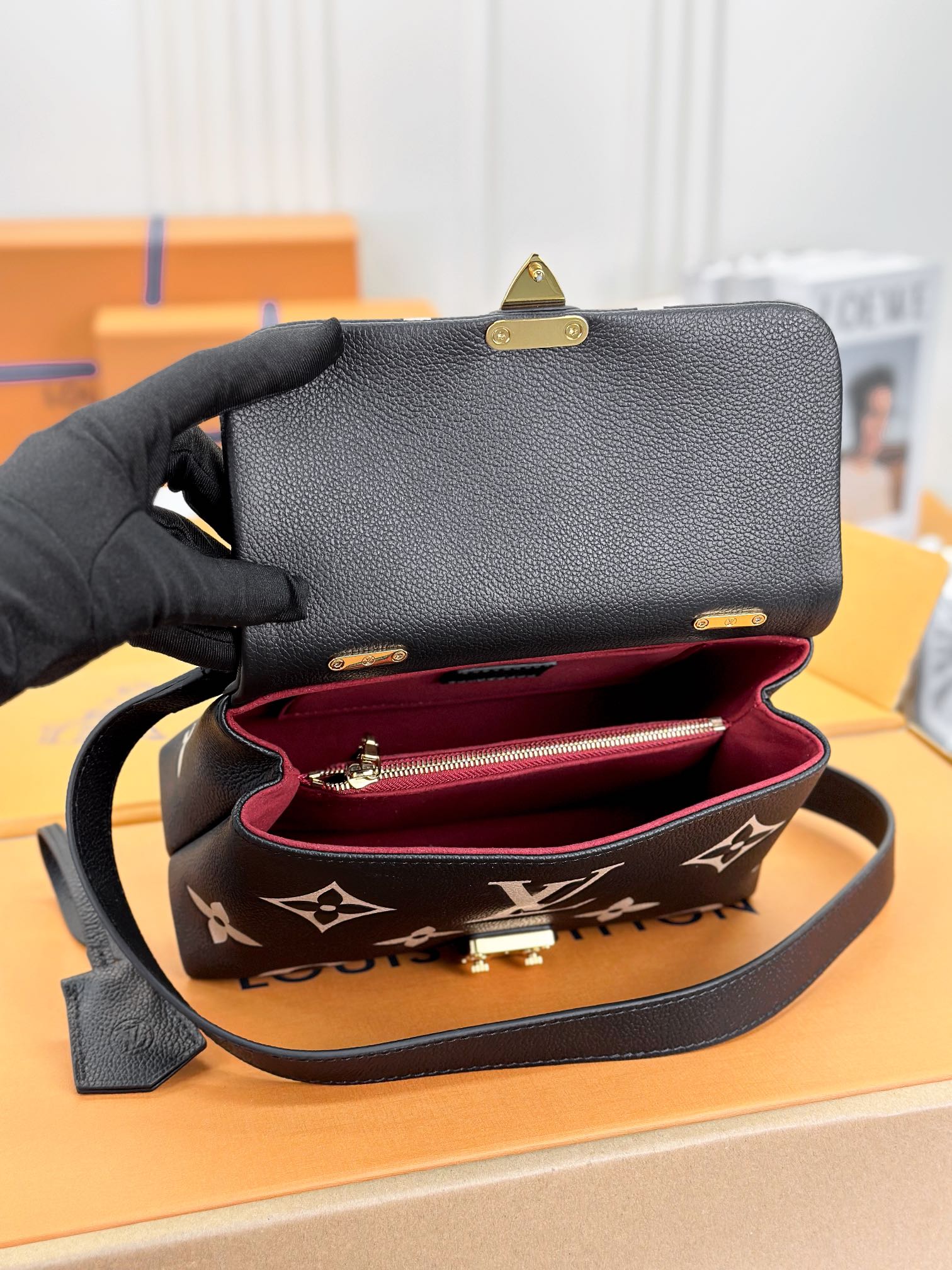 顶级原单M46008黑色丝印小号本款MadeleineBB手袋为MonogramEmpreinte皮革铺