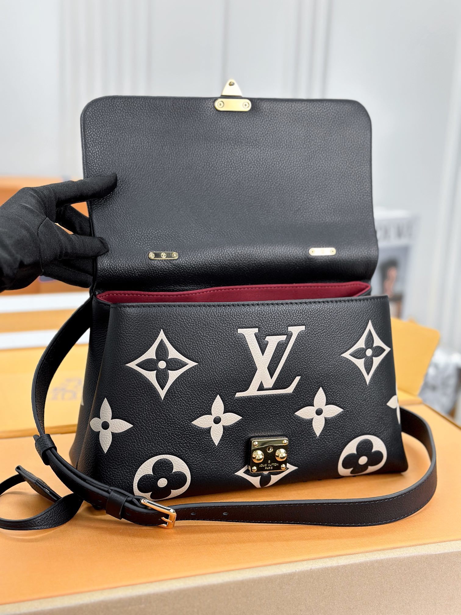顶级原单M45976黑色丝印大号Madeleine中号手袋取材MonogramEmpreinte压纹皮革