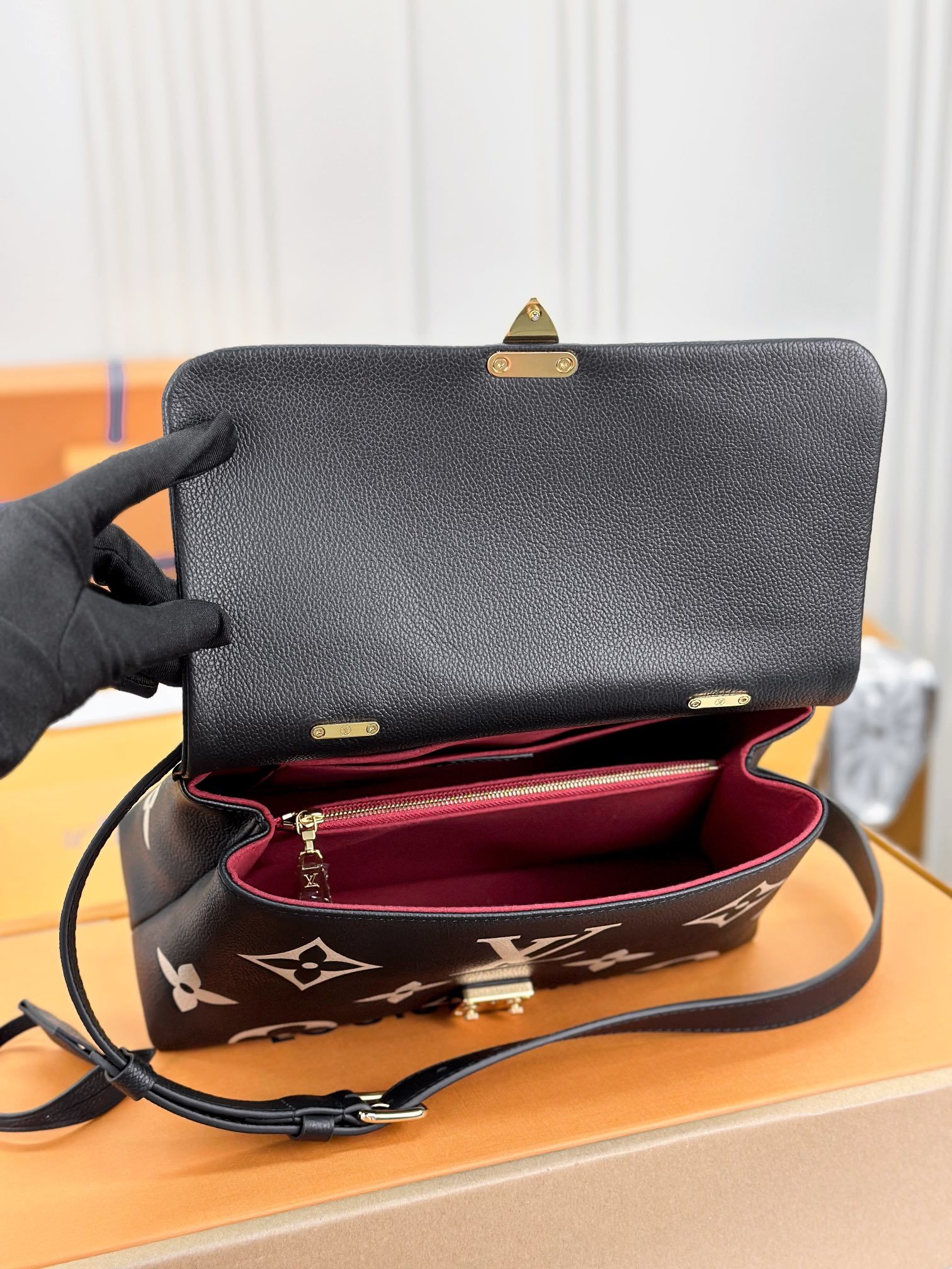 顶级原单M45976黑色丝印大号Madeleine中号手袋取材MonogramEmpreinte压纹皮革
