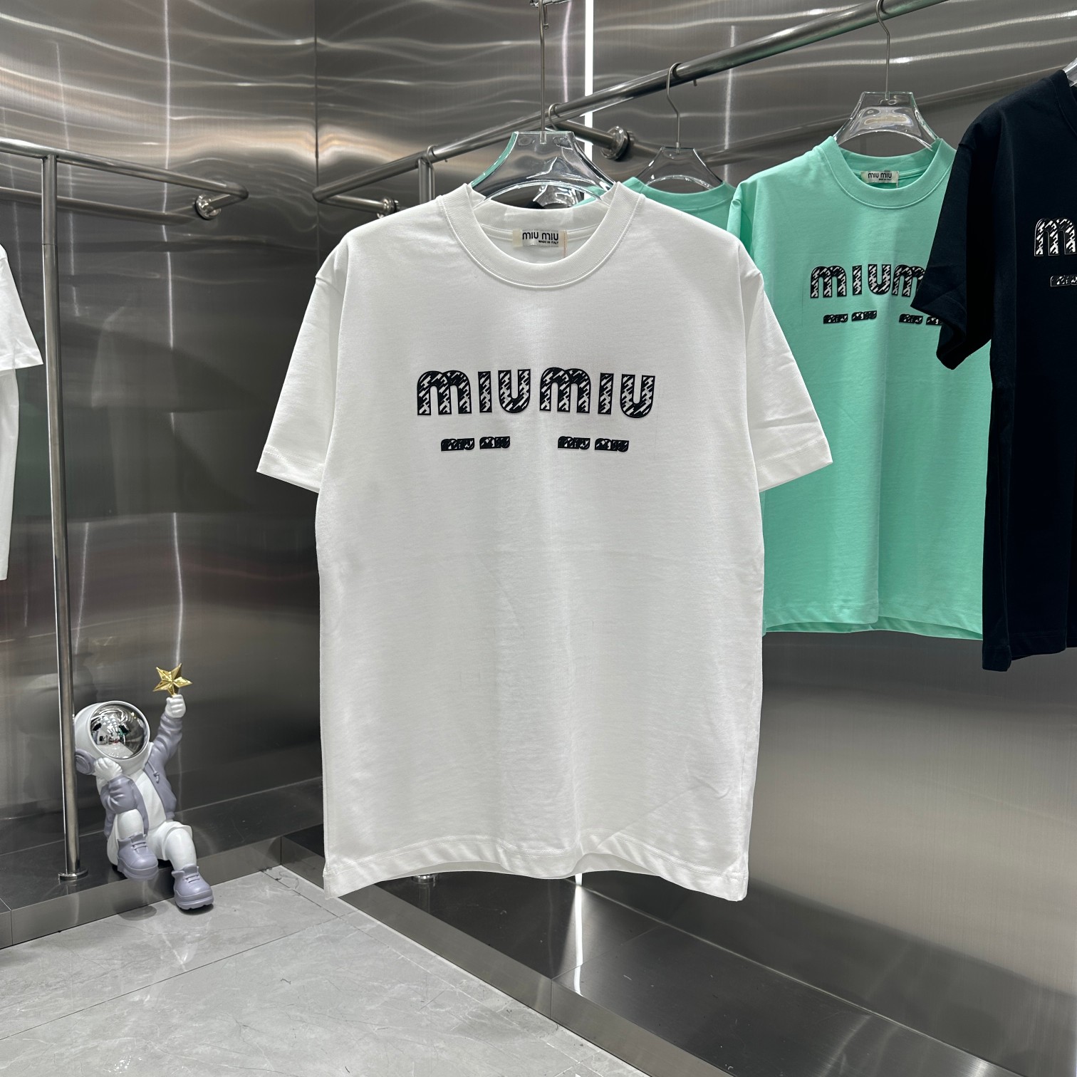 miu miu 2024秋冬新款圆领T恤320克重立体硅胶工艺 tee 实物很棒男女同款宽松版 尺码S M L XL XXL 五个码 黑色 白色 湖绿色