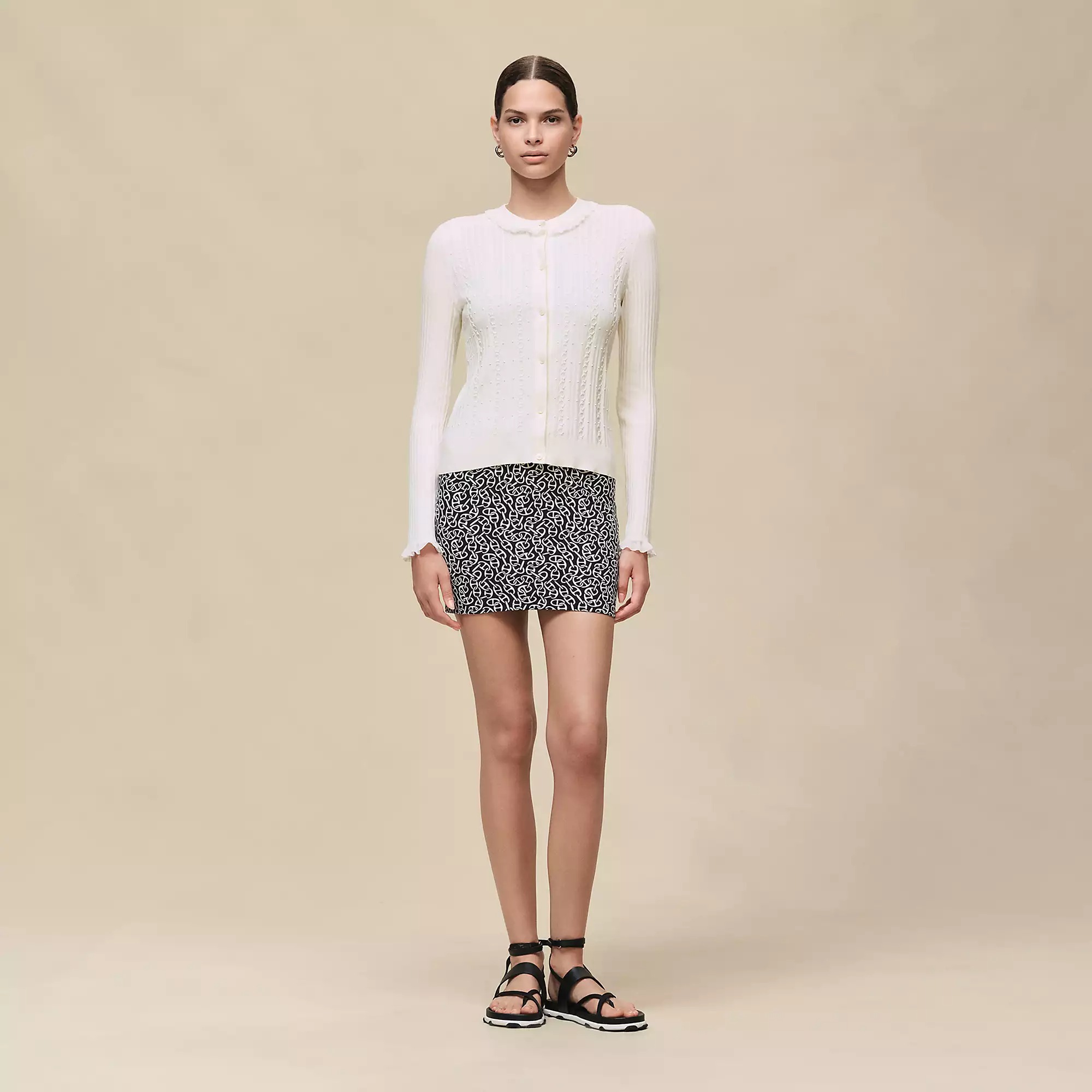 NO:722930,The highest version of the girl on the market inspects the goods, trims the three marks on the threads, and delivers the goods. You can send pictures and take videos. If you want quality and service, add me on WeChat. We will not accept urgent orders. Model number G26022948 HERM* The highest version on the market in early spring. The girl inspects the goods, trims the three marks on the threads, and delivers the goods. You can send pictures and take videos. If you want quality and service, add me on WeChat. We do not accept urgent orders.  High-end customized wool blended yarn fabric, three-dimensional polka dot chain stripe ruffle splicing, fashionable and slim long-sleeved knitted cardigan top!  Light pink, black, white, 36.38.40 (shoulder width 40, bust 86, sleeve length 56, dress length 59 for size 38), Hermes-clothing,hermes,hermes,19860909市面最高版本小妹验货、修剪线头上三标、发货可发图及拍视频,要品质要服务的加我微信,不接急单.款号G26022948 HERM*早春新市面最高版本小妹验货、修剪线头上三标、发货可发图及拍视频,要品质要服务的加我微信,不接急单.款 高端定制羊毛混纺纱线面料、立体波点链条纹荷叶边拼接气质时尚修身显瘦长袖针织开衫上衣！浅粉、黑色、白色、36.38.40（38码肩宽40,胸围86,袖长56,衣长59）,爱马仕-服装,hermes,hermes,,Women's clothing