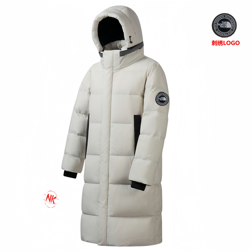 💰320   刺绣logo【90白鸭绒】
国际顶级奢侈品牌北面THE NORTH FACE白鸭绒羽绒服！短款上衣外套渐变色拼接撞色男女款连帽羽绒服。羽绒服男女同款情侣款短款连帽雪山渐变色，轻薄情侣款马甲外套渐变色立领背心冬季白鸭绒男冬装外套冬季连帽棉衣男装潮牌情侣装中长款过膝羽绒服！羽绒服男短款潮牌渐变压胶立领外套保暖上衣。。。
年终巨献 满满的驾驭感 也不必多说了 限定也是必须安利介绍！
为了能做到所有细节上的诚意满满 从夏天开始已久筹划了这个款式，大家可以值得期待哦 万变不离其中 🌟 

1⃣：原版开模 客供辅料 反复打样七次做到诚意满满
2⃣：万针刺绣 强烈安利不连线 细节如一
3⃣：保暖感极强 厚度如图 
4⃣：版型宽松 完美符合亚洲人驾驭 不挑穿搭
5⃣：所有细节全程无滤镜实拍
6⃣：如果非要选择一款冬日单品 它一定是你第一的选择情侣装连帽羽绒服男短款直播爆款加厚渐变色雪山