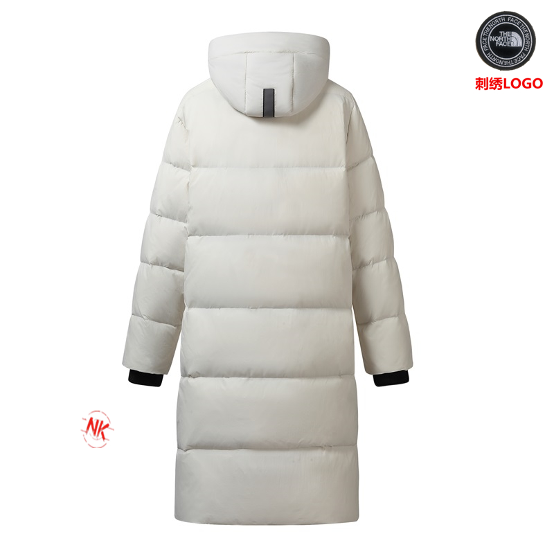 💰320   刺绣logo【90白鸭绒】
国际顶级奢侈品牌北面THE NORTH FACE白鸭绒羽绒服！短款上衣外套渐变色拼接撞色男女款连帽羽绒服。羽绒服男女同款情侣款短款连帽雪山渐变色，轻薄情侣款马甲外套渐变色立领背心冬季白鸭绒男冬装外套冬季连帽棉衣男装潮牌情侣装中长款过膝羽绒服！羽绒服男短款潮牌渐变压胶立领外套保暖上衣。。。
年终巨献 满满的驾驭感 也不必多说了 限定也是必须安利介绍！
为了能做到所有细节上的诚意满满 从夏天开始已久筹划了这个款式，大家可以值得期待哦 万变不离其中 🌟 

1⃣：原版开模 客供辅料 反复打样七次做到诚意满满
2⃣：万针刺绣 强烈安利不连线 细节如一
3⃣：保暖感极强 厚度如图 
4⃣：版型宽松 完美符合亚洲人驾驭 不挑穿搭
5⃣：所有细节全程无滤镜实拍
6⃣：如果非要选择一款冬日单品 它一定是你第一的选择情侣装连帽羽绒服男短款直播爆款加厚渐变色雪山