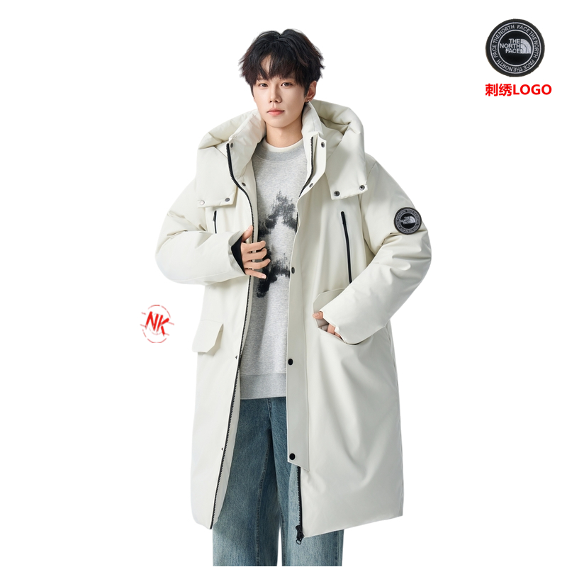 💰460刺绣logo 【90白鸭绒】
北面THE NORTH FACE白鸭绒羽绒服 短款上衣外套渐变色拼接撞色男女款连帽羽绒服！羽绒服男女同款情侣款短款连帽雪山渐变色，轻薄情侣款马甲外套渐变色立领背心冬季白鸭绒男冬装外套冬季连帽棉衣男装潮牌情侣装中长款过膝羽绒服！羽绒服男短款潮牌渐变压胶立领外套保暖上衣。
年终巨献 满满的驾驭感 也不必多说了 限定也是必须安利介绍！
为了能做到所有细节上的诚意满满 从夏天开始已久筹划了这个款式，大家可以值得期待哦 万变不离其中 🌟 

1⃣：原版开模 客供辅料 反复打样七次做到诚意满满
2⃣：万针刺绣 强烈安利不连线 细节如一
3⃣：保暖感极强 厚度如图 
4⃣：版型宽松 完美符合亚洲人驾驭 不挑穿搭
5⃣：所有细节全程无滤镜实拍
6⃣：如果非要选择一款冬日单品 它一定是你第一的选择情侣装连帽羽绒服男短款直播爆款加厚渐变色雪山