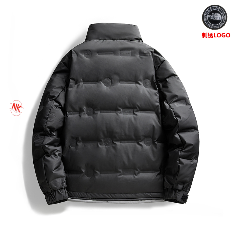 💰290    刺绣logo
北面 THE NORTH FACE   白鸭绒羽绒服短款上衣外套渐变色拼接撞色男女款连帽羽绒服。羽绒服男女同款情侣款短款连帽雪山渐变色，轻薄情侣款马甲外套渐变色立领背心冬季白鸭绒男冬装外套冬季连帽棉衣男装潮牌情侣装中长款过膝羽绒服！羽绒服男短款潮牌渐变压胶立领外套保暖上衣。

年终巨献 满满的驾驭感 也不必多说了 限定也是必须安利介绍。

为了能做到所有细节上的诚意满满 从夏天开始已久筹划了这个款式，大家可以值得期待哦 万变不离其中 🌟 

1⃣：原版开模 客供辅料 反复打样七次做到诚意满满
2⃣：万针刺绣 强烈安利不连线 细节如一
3⃣：保暖感极强 厚度如图 
4⃣：版型宽松 完美符合亚洲人驾驭 不挑穿搭
5⃣：所有细节全程无滤镜实拍
6⃣：如果非要选择一款冬日单品 它一定是你第一的选择情侣装连帽羽绒服男短款直播爆款加厚渐变色雪山