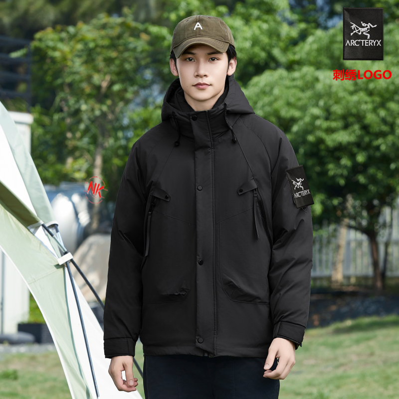 💰360 刺绣logo【90白鸭绒】
始祖鸟白鸭绒羽绒服!短款上衣外套渐变色拼接撞色男女款羽绒服。羽绒服男女同款情侣款短款连帽雪山渐变色,轻薄情侣款马甲外套渐变色立领背心冬季白鸭绒男冬装外套冬季连帽棉衣男装潮牌情侣装中长款过膝羽绒服!羽绒服男短款潮牌渐变压胶立领外套保暖上衣。
年终巨献 满满的驾驭感 也不必多说了 限定也是必须安利介绍。
为了能做到所有细节上的诚意满满 从夏天开始已久筹划了这个款式,大家可以值得期待哦 万变不离其中 🌟
1⃣:原版开模 客供辅料 反复打样七次做到诚意满满
2⃣:万针刺绣 强烈安利不连线 细节如一
3⃣:保暖感极强 厚度如图
4⃣:版型宽松 完美符合亚洲人驾驭 不挑穿搭
5⃣:所有细节全程无滤镜实拍
6⃣:如果非要选择一款冬日单品 它一定是你第一的选择情侣装连帽羽绒服男短款直播爆款加厚渐变色雪山