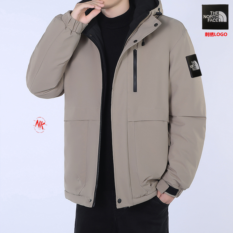 刺绣logo 北面THE NORTH FACE系列,男冬装外套冬季立领棉衣男装潮牌情侣装短款棉服 满满的驾驭感也不必多说了!限定也是必须安利介绍. 为了能做到所有细节上的诚意满满 从夏天开始已久筹划了这个款式,大家可以值得期待哦 万变不离其中 🌟 1⃣:原版开模 客供辅料 反复打样七次做到诚意满满 2⃣:万针刺绣 强烈安利不连线 细节如一 3⃣:保暖感极强 厚度如图 4⃣:版型宽松 完美符合亚洲人驾驭 不挑穿搭 5⃣:所有细节全程无滤镜实拍 6⃣:如果非要选择一款冬日单品 它一定是你第一的选择