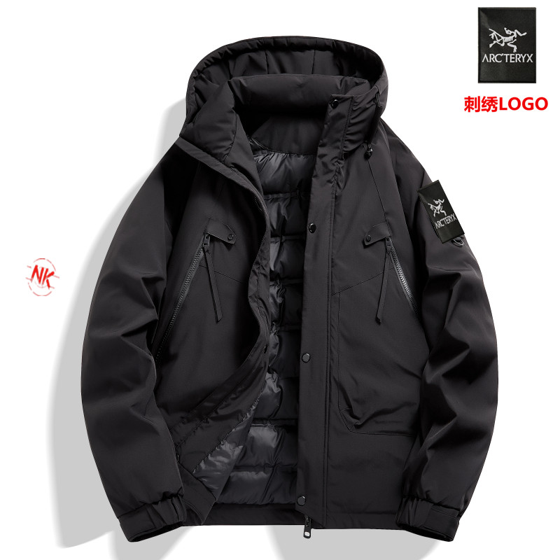 💰360     刺绣logo【90白鸭绒】
始祖鸟白鸭绒羽绒服！短款上衣外套渐变色拼接撞色男女款羽绒服。羽绒服男女同款情侣款短款连帽雪山渐变色，轻薄情侣款马甲外套渐变色立领背心冬季白鸭绒男冬装外套冬季连帽棉衣男装潮牌情侣装中长款过膝羽绒服！羽绒服男短款潮牌渐变压胶立领外套保暖上衣。。。
年终巨献 满满的驾驭感 也不必多说了 限定也是必须安利介绍。

为了能做到所有细节上的诚意满满 从夏天开始已久筹划了这个款式，大家可以值得期待哦 万变不离其中 🌟 

1⃣：原版开模 客供辅料 反复打样七次做到诚意满满
2⃣：万针刺绣 强烈安利不连线 细节如一
3⃣：保暖感极强 厚度如图 
4⃣：版型宽松 完美符合亚洲人驾驭 不挑穿搭
5⃣：所有细节全程无滤镜实拍
6⃣：如果非要选择一款冬日单品 它一定是你第一的选择情侣装连帽羽绒服男短款直播爆款加厚渐变色雪山