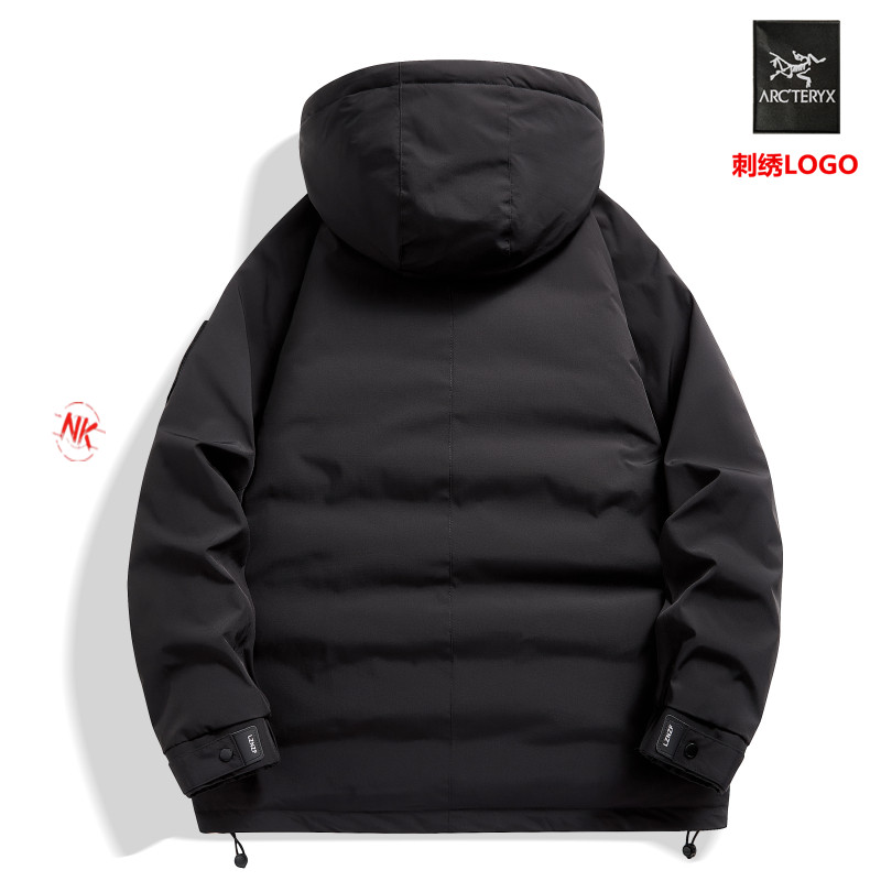 💰360     刺绣logo【90白鸭绒】
始祖鸟白鸭绒羽绒服！短款上衣外套渐变色拼接撞色男女款羽绒服。羽绒服男女同款情侣款短款连帽雪山渐变色，轻薄情侣款马甲外套渐变色立领背心冬季白鸭绒男冬装外套冬季连帽棉衣男装潮牌情侣装中长款过膝羽绒服！羽绒服男短款潮牌渐变压胶立领外套保暖上衣。。。
年终巨献 满满的驾驭感 也不必多说了 限定也是必须安利介绍。

为了能做到所有细节上的诚意满满 从夏天开始已久筹划了这个款式，大家可以值得期待哦 万变不离其中 🌟 

1⃣：原版开模 客供辅料 反复打样七次做到诚意满满
2⃣：万针刺绣 强烈安利不连线 细节如一
3⃣：保暖感极强 厚度如图 
4⃣：版型宽松 完美符合亚洲人驾驭 不挑穿搭
5⃣：所有细节全程无滤镜实拍
6⃣：如果非要选择一款冬日单品 它一定是你第一的选择情侣装连帽羽绒服男短款直播爆款加厚渐变色雪山