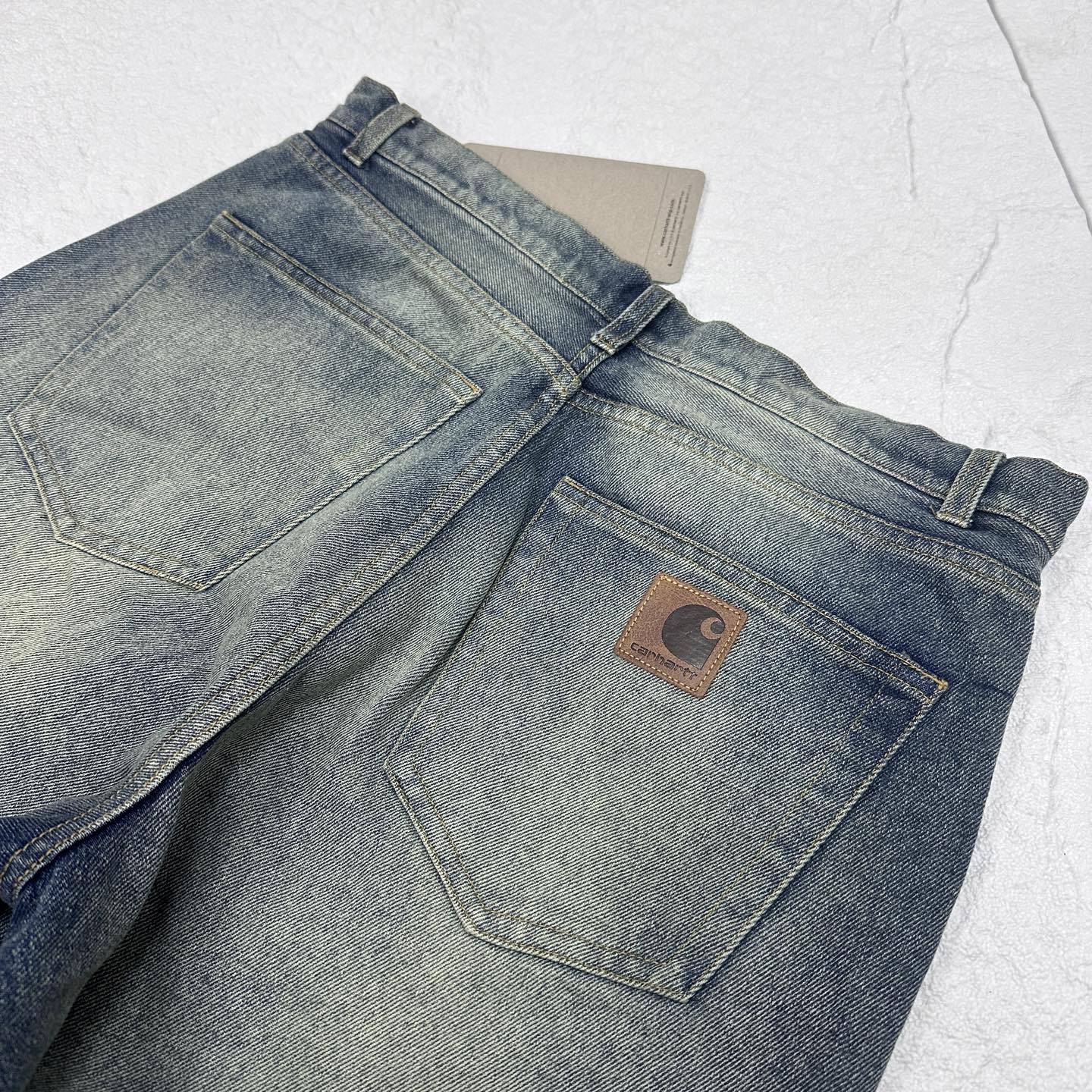 💰200
Carhartt WIP FW25 水洗宽松锥形拉链牛仔裤 男女同款 卡哈特断货牛王!
Carhartt WIP Landon Pant 水洗牛仔
今年的神裤最佳、版型无敌!经典的主线皮标点缀的不要太好!
水洗落色很自然舒服!
OOTD 三叶草 弯刀 宝藏牛仔裤
上身百搭、不挑身材
▪️面料
官网原版购入!拆解原版打色定做!原版纯棉面料!换原度百分99以上!
▪️五金辅料
原版拆解 开模定做原版吊牌、吊粒、水洗、贴纸、还原所有原版细节!真正高品!
Color : 牛仔蓝
尺码: 30 32 34 36
尺码表: 裤长 腰围 臀围
30 108 87 110
32 110 91 114
34 114 95 118
36 116 99 122