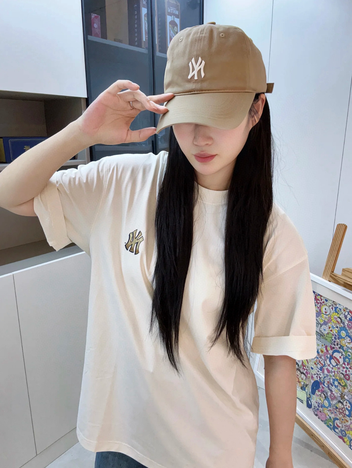 模特图💰115
MLB柜子新款印花短袖T恤!三标齐全,原厂包装!
ny洋基队情侣发泡烫印T恤,定制宽松舒适,超爆经典款,经过高温水洗处理,
确保衣服不变形不缩水,外贸货 NY的短袖T恤身上极范儿!时髦的直很接的一款!
印花干净漂绣亮花花饱满超度好 夏季穿搭,一件舒适有颜的值卫衣!美貌减龄必的备单品!
精棉精梭料面啊 表面超致细顺滑 匀均细致柔软 穿着舒度适高
韩国潮牌MLB新款短袖,男女同款印花,上身超级好看!!!
轻松打造夏日潮酷感,上身轻松拿捏,分分钟成为出街的焦点,
面料采用260克双纱纯棉,舒适透气
颜色:黑色 白色
尺码:M-2XL
M 胸围110 肩宽50 袖长22 衣长68
L 胸围114 肩宽52 袖长23 衣长70
xL 胸围118 肩宽54 袖长24 衣长72
2XL胸围122 肩宽56 袖长25 衣长74