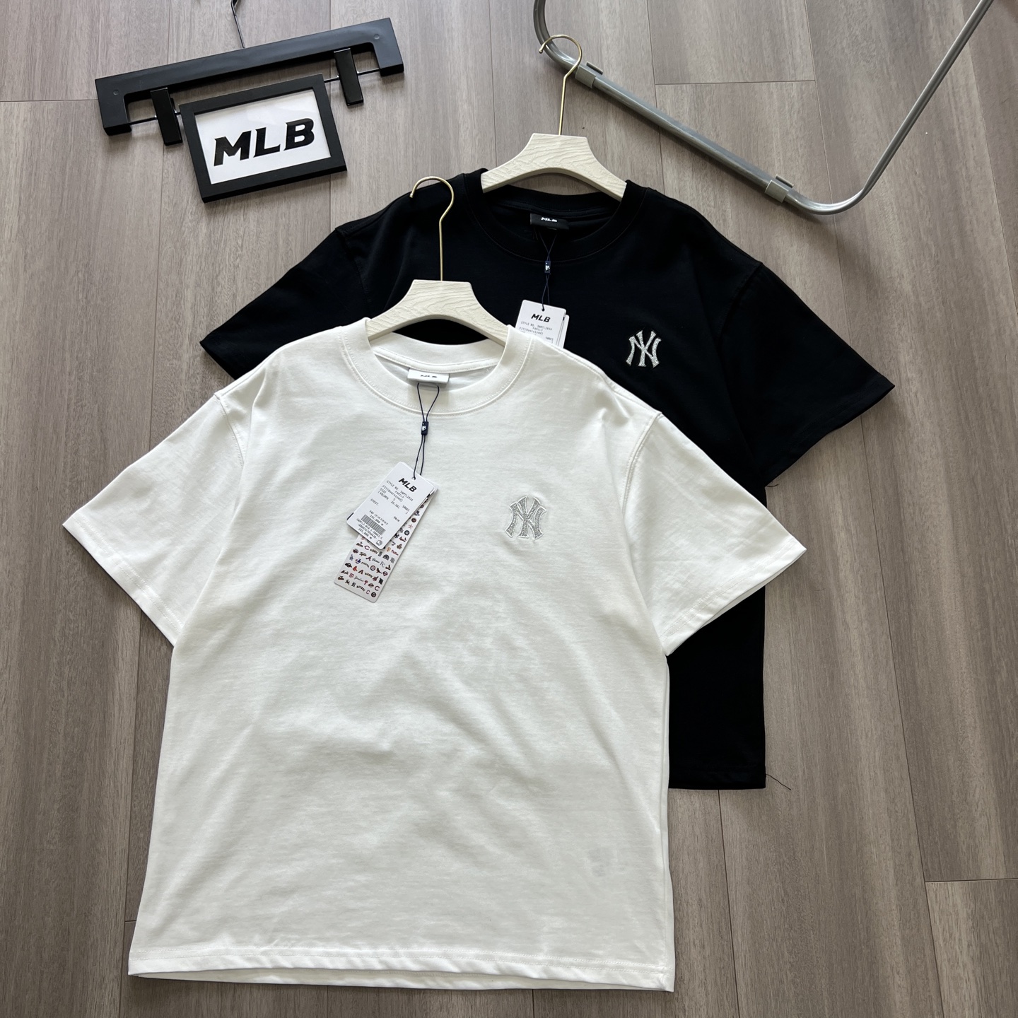 Stylish MLB Short Sleeve T-shirts in Various Sizes and Colors, Made of Comfortable Cotton - 图片 1