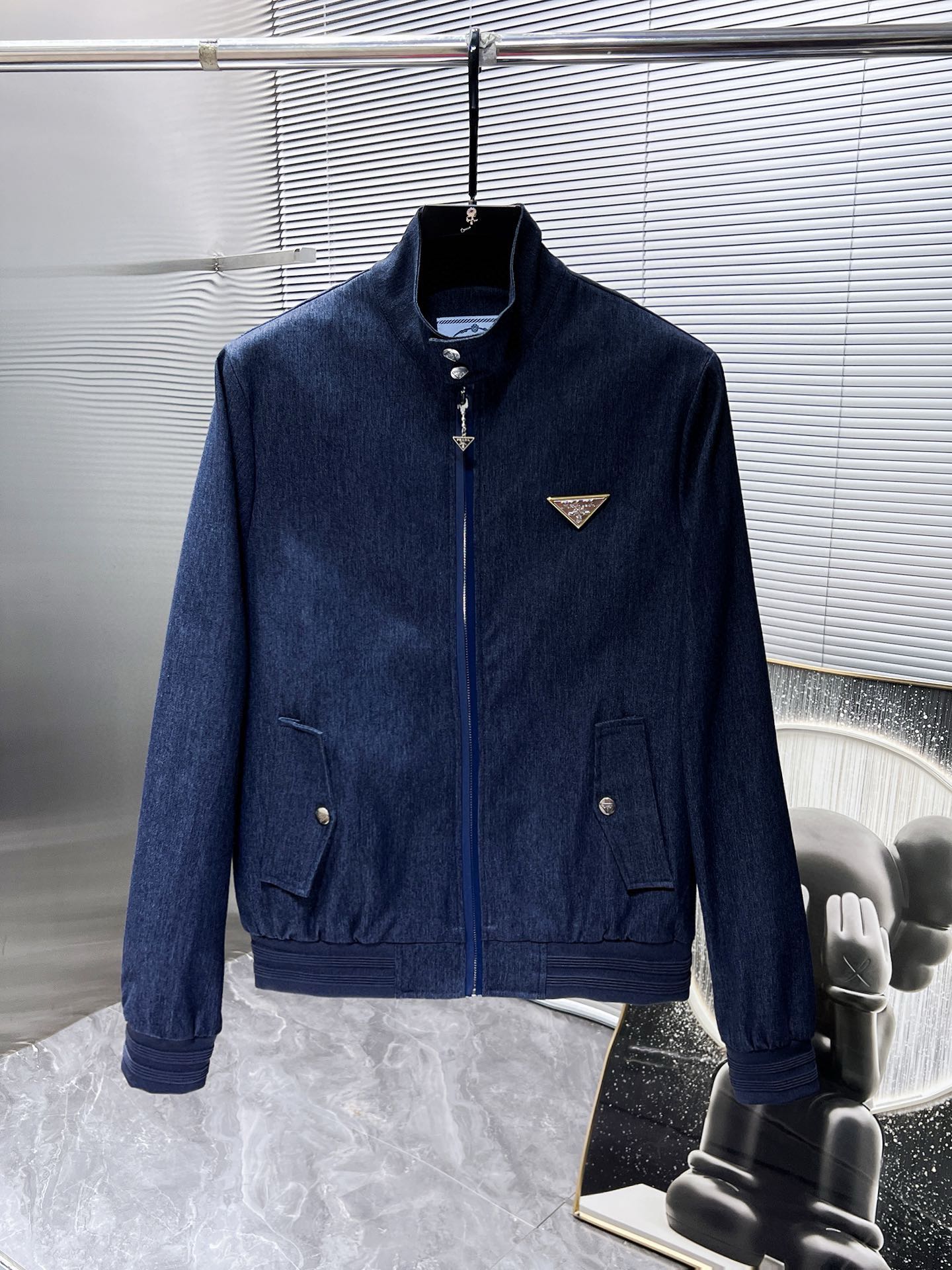 Prada 2024 nueva chaqueta con cuello alto de principios de otoño, ¡versión de alta gama! Los tejidos hechos a medida en…