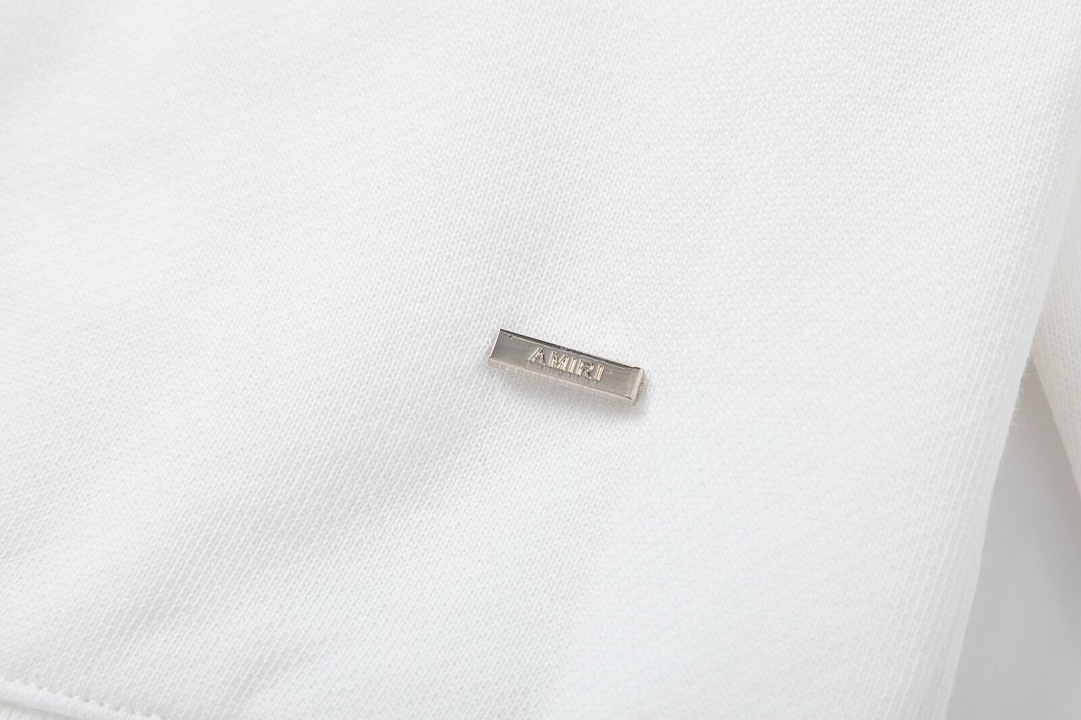 AMIRI印花LOGO Tシャツ - シンプルでスタイリッシュなデザイン