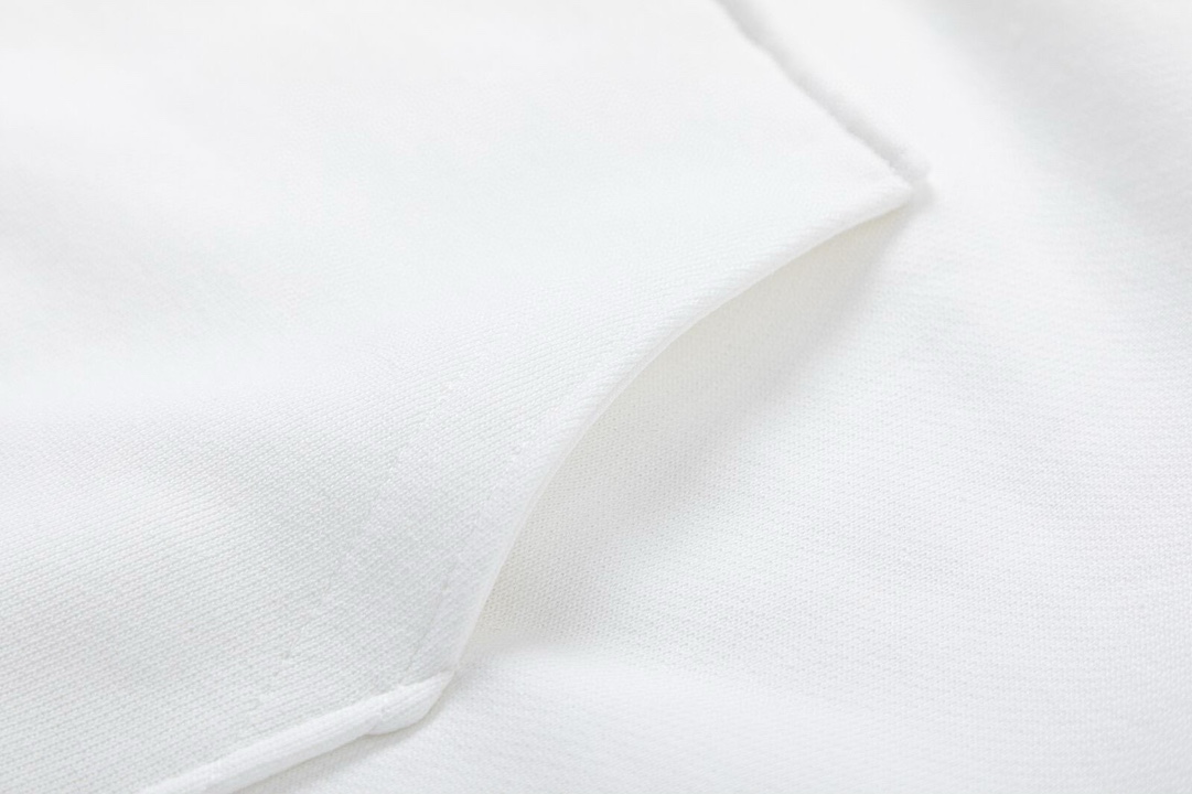 AMIRI印花LOGO Tシャツ - シンプルでスタイリッシュなデザイン