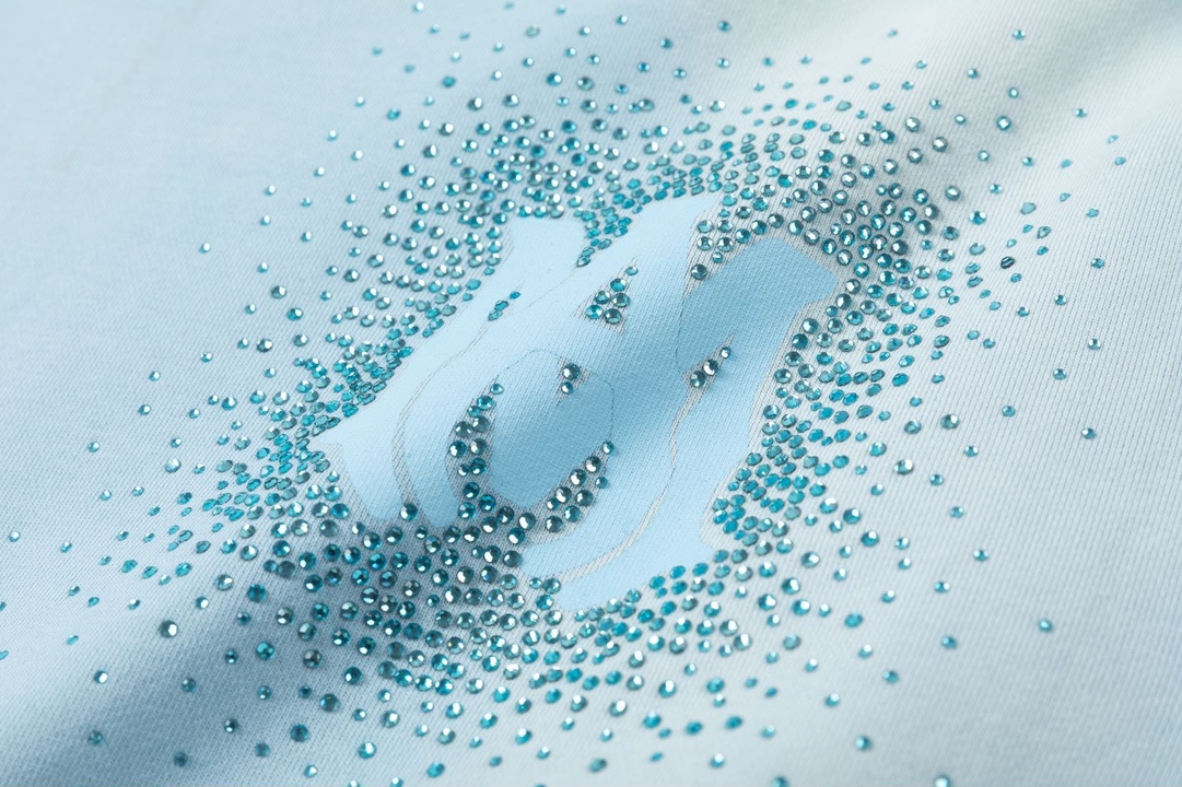 AMIRI烫钻洗水款連帽衛衣 - 天蓝色/黑色のヴィンテージスタイル