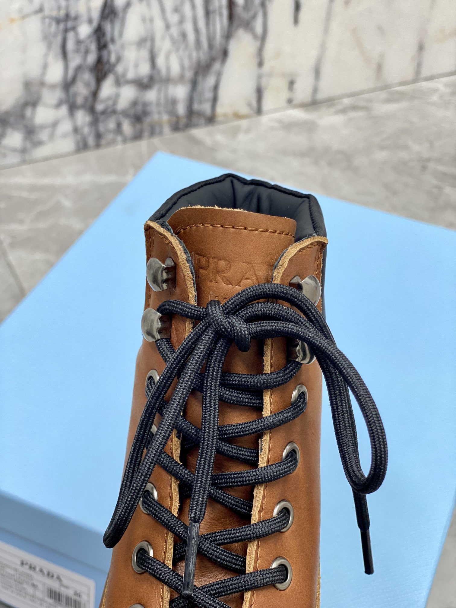 Prada 专柜款经典鞋履 8