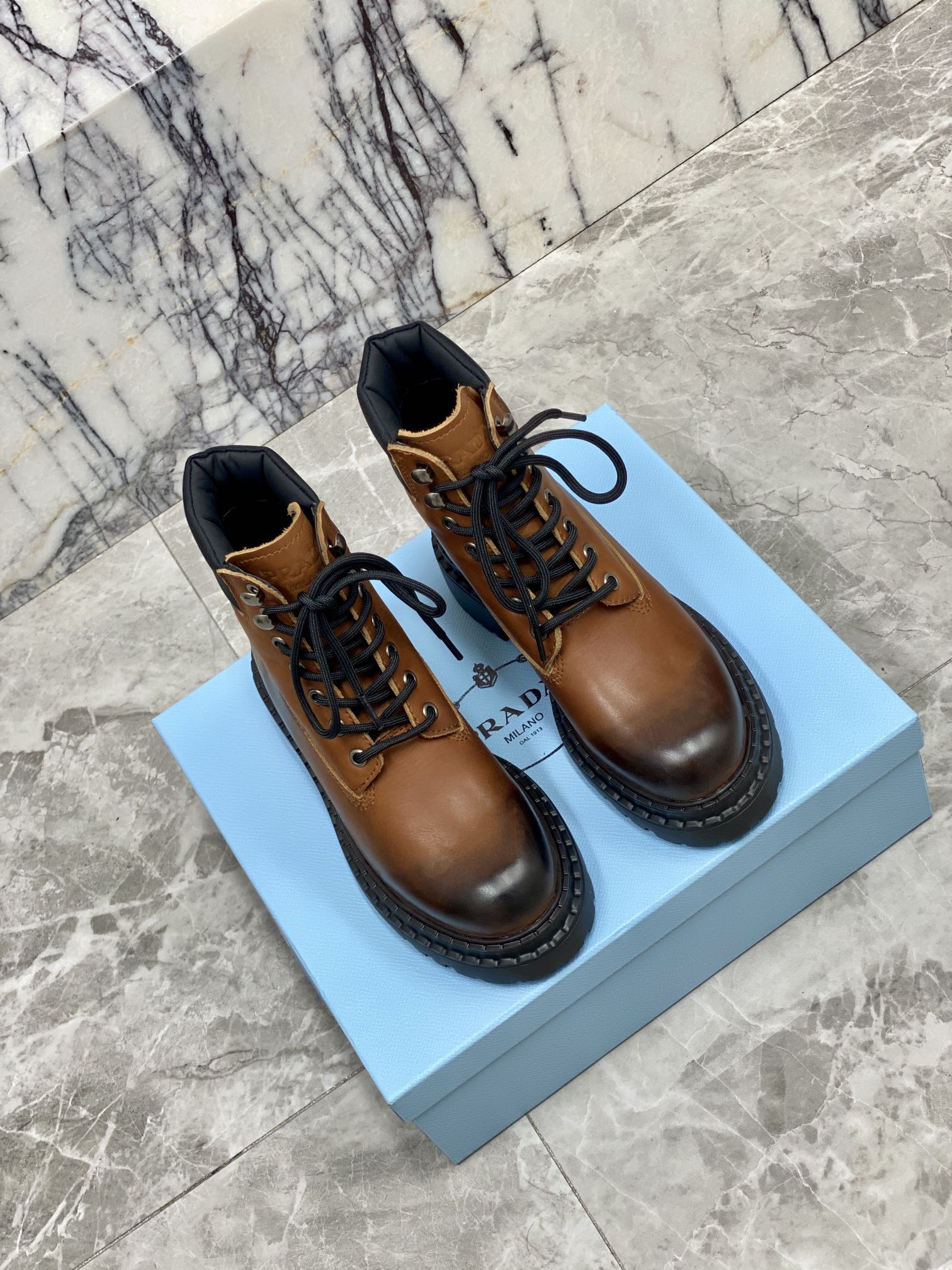 Prada 专柜款经典鞋履 5