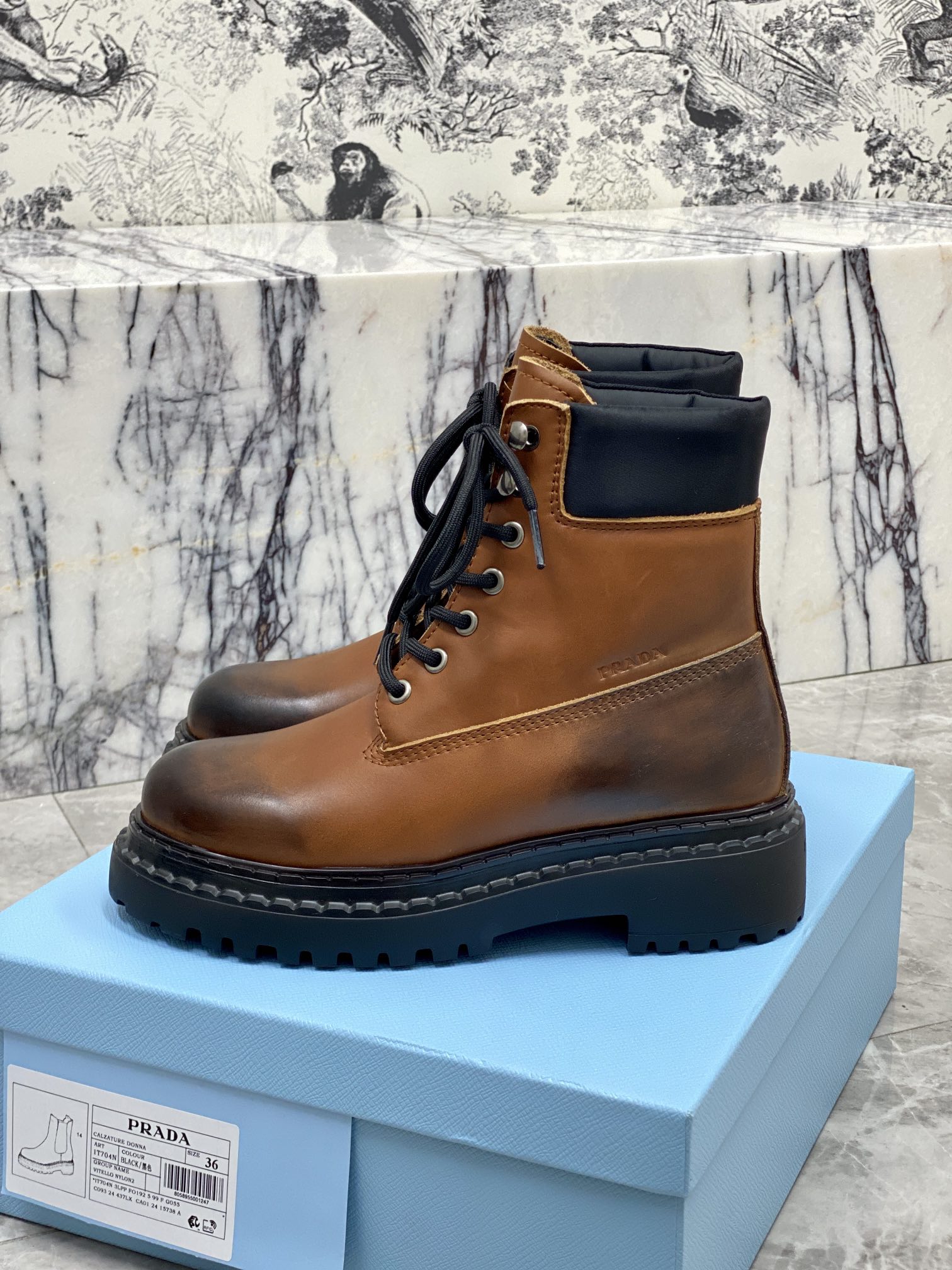 Prada 专柜款经典鞋履 4