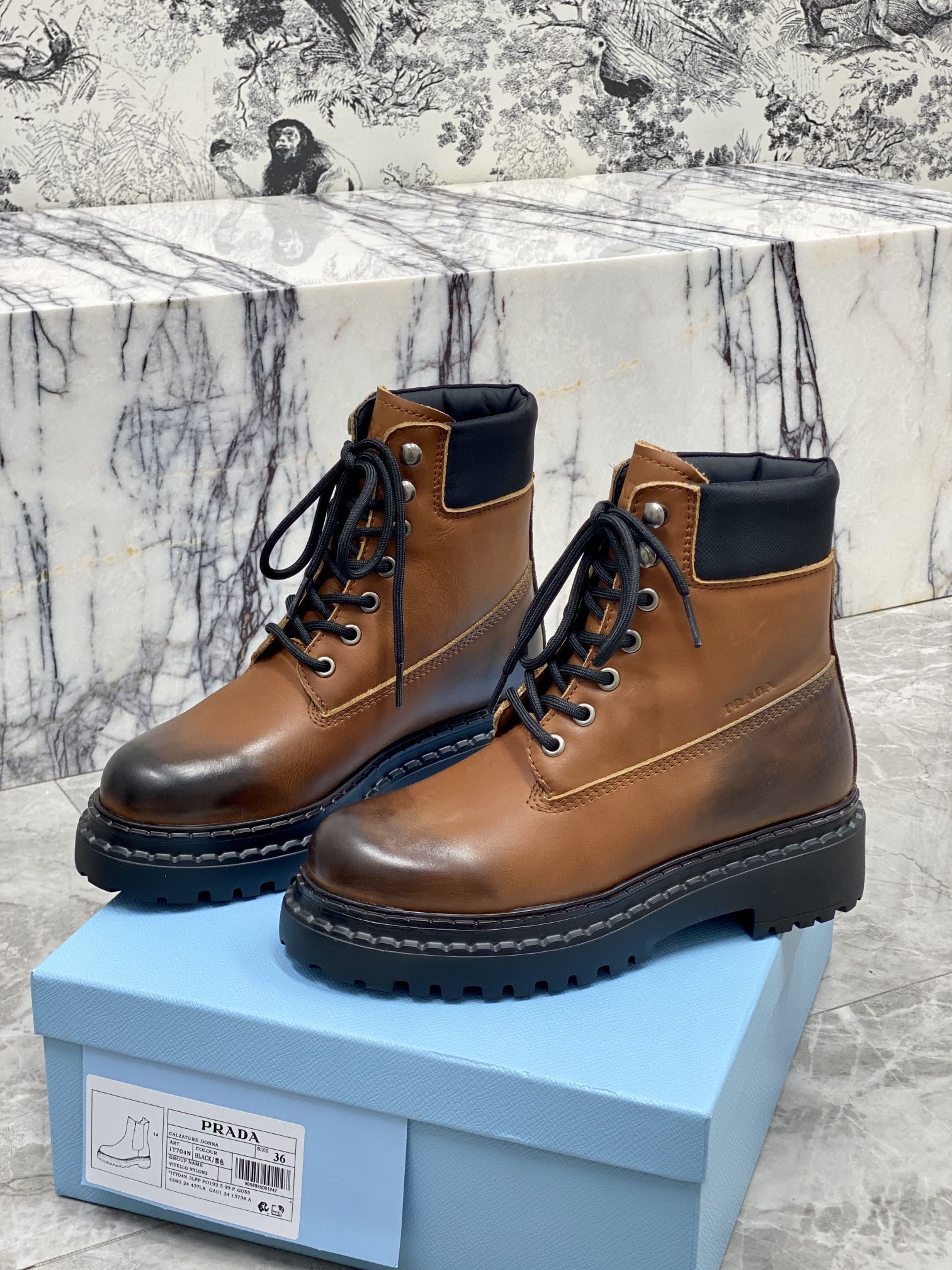 Prada 专柜款经典鞋履 2