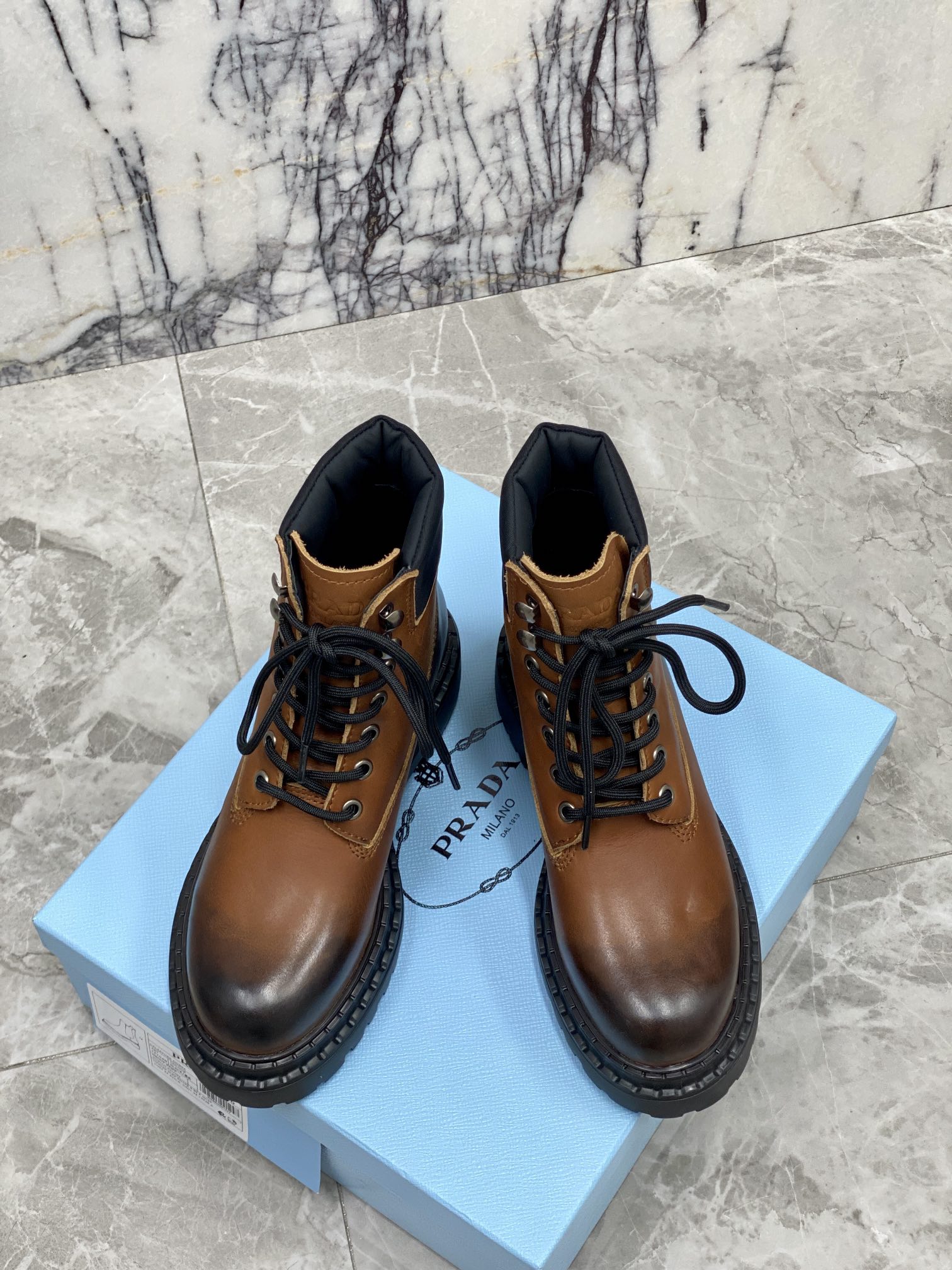 Prada 专柜款经典鞋履 3