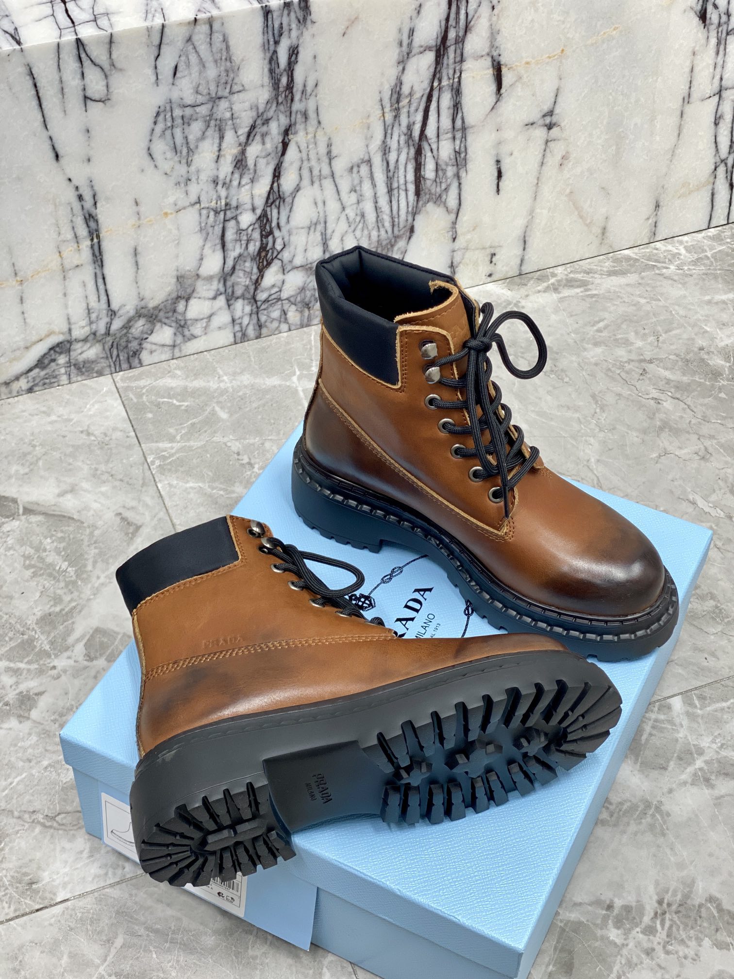 Prada 专柜款经典鞋履 7