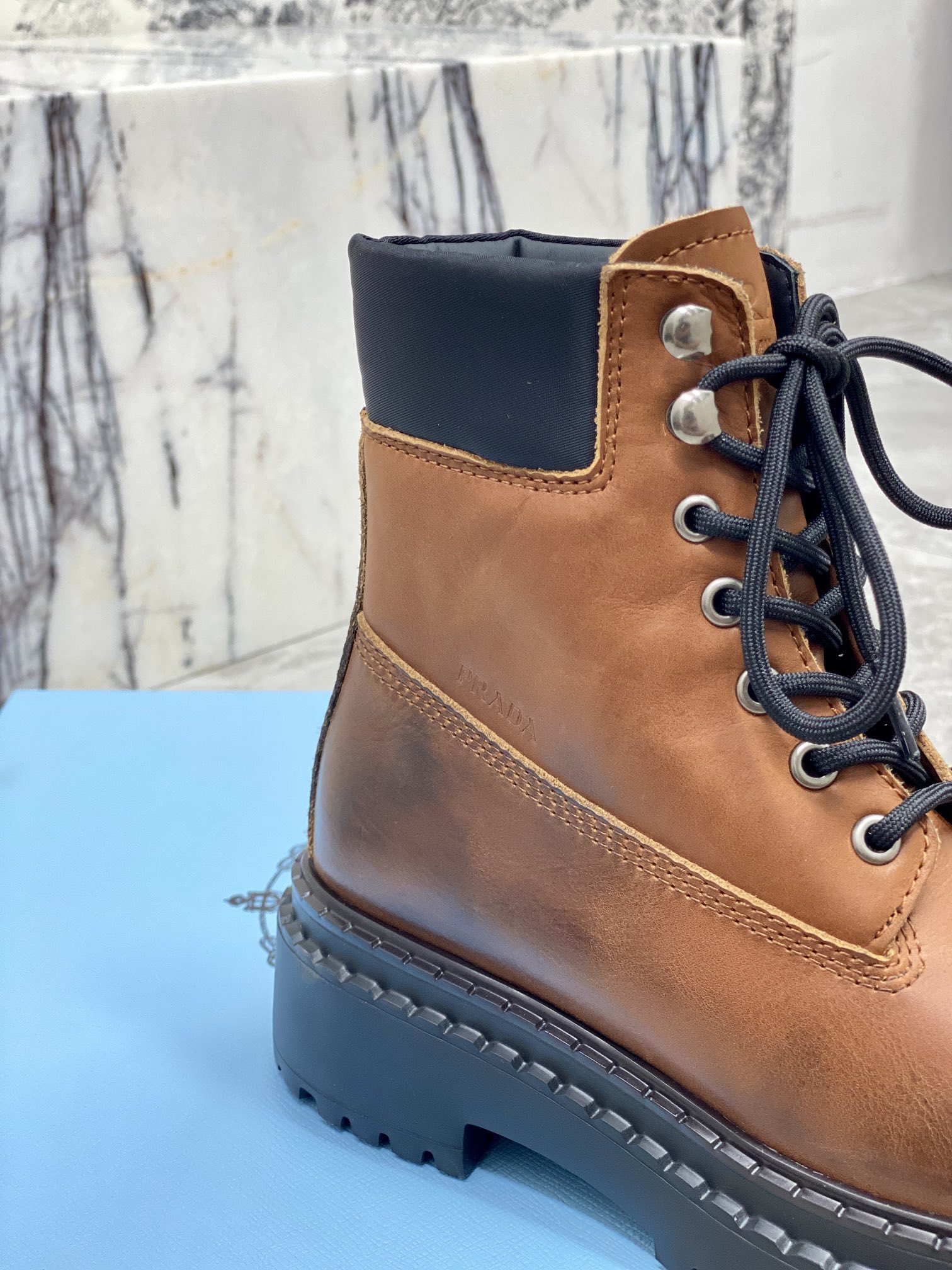 Prada 专柜款经典鞋履 9