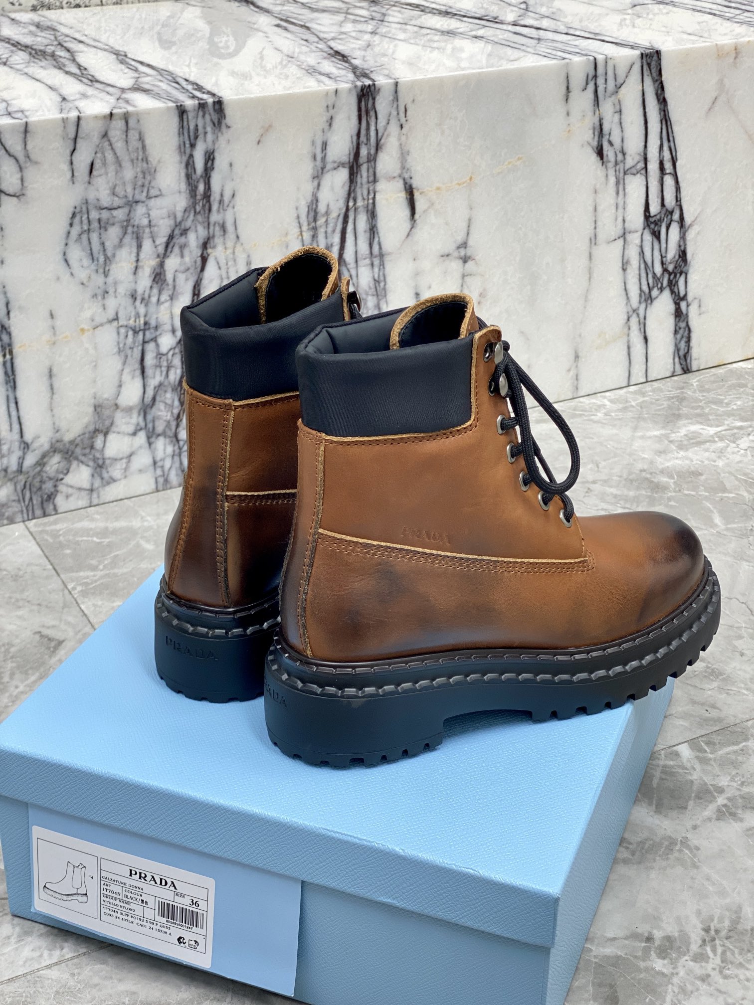 Prada 专柜款经典鞋履 6