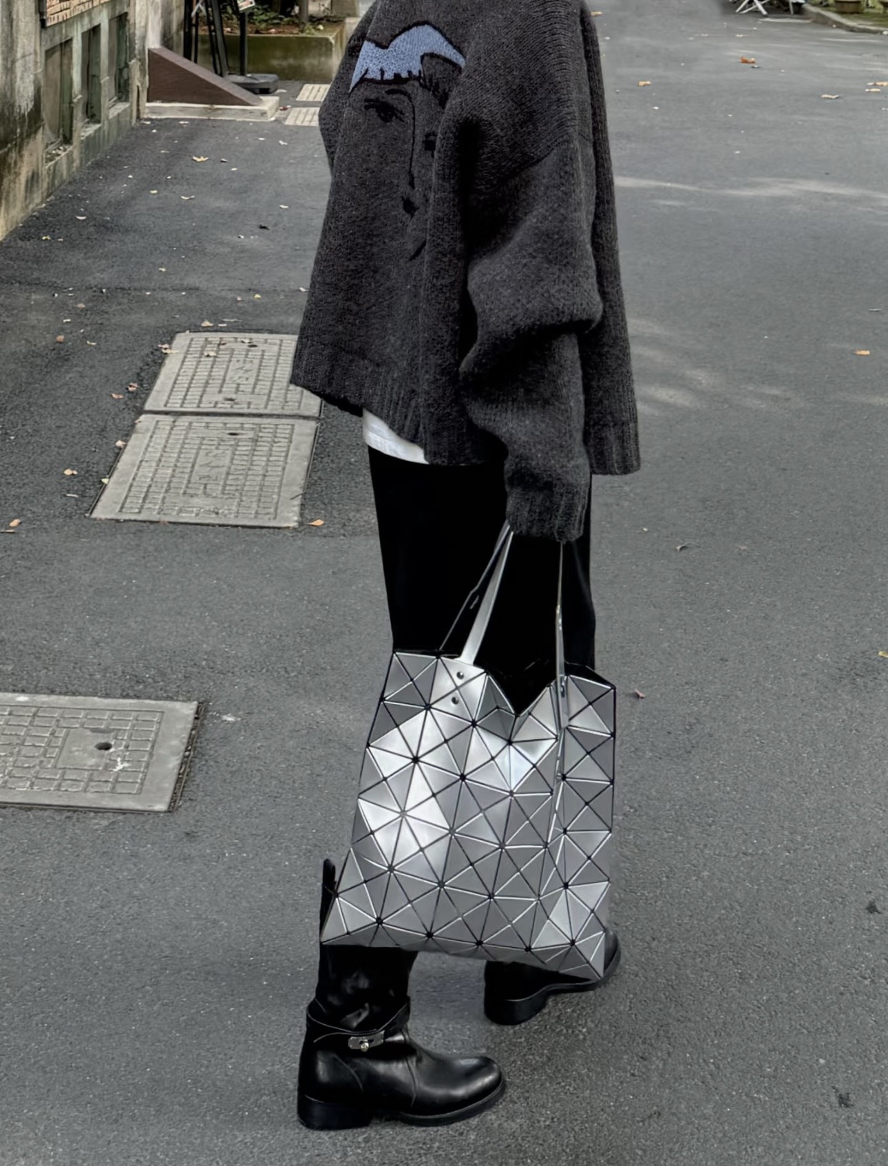 Issey Miyake Bao Bao Bag, Lightweight and Spacious Tote Bag for Women 8 i1733307050 8081 1