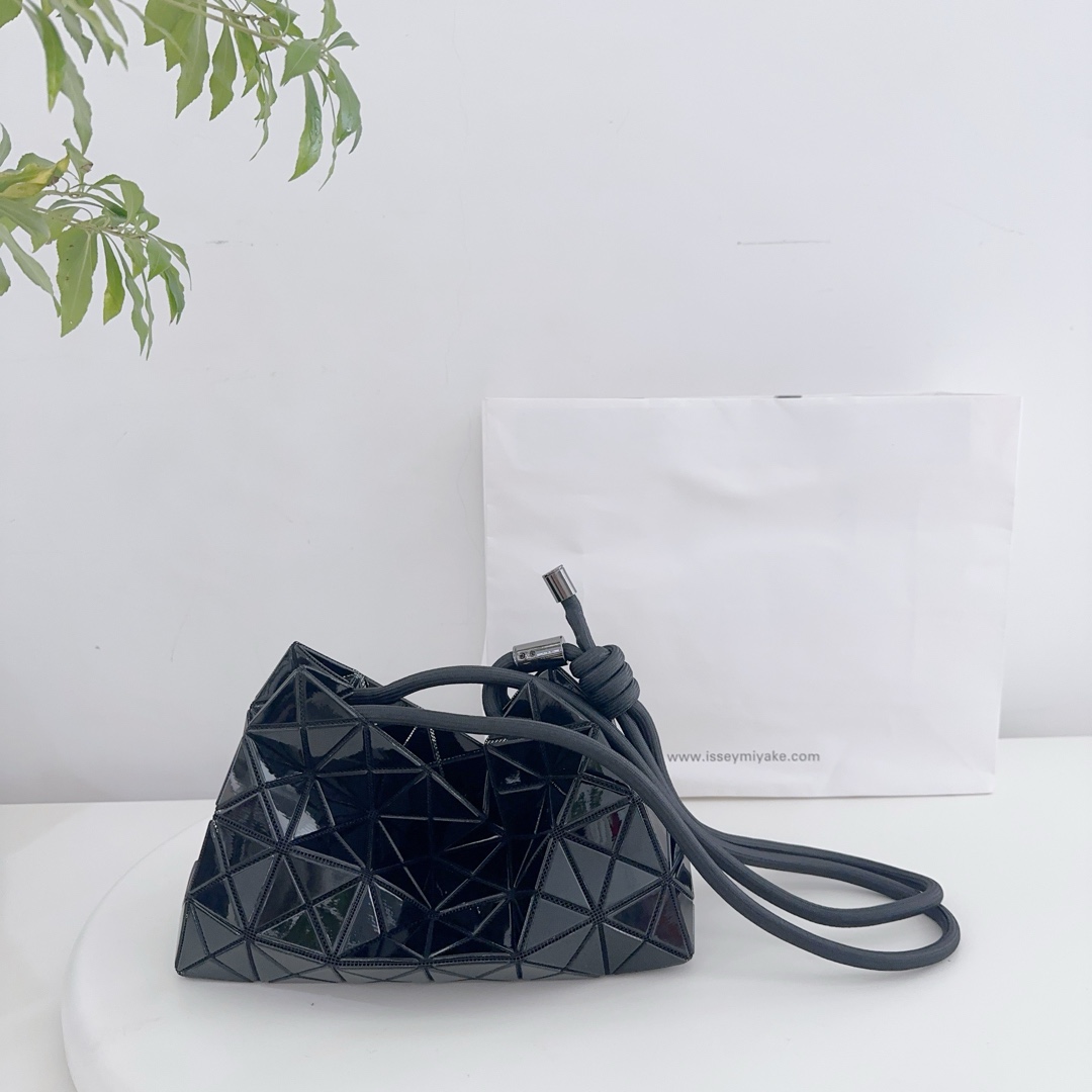Issey Miyake Loop Series Tofu Bag - Adjustable Crossbody Shoulder Bag 4 i1736140411292 1842 0 3