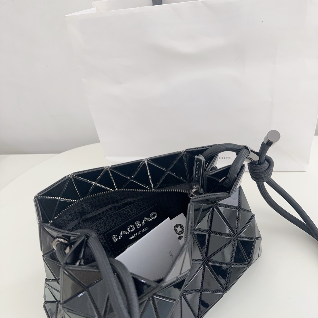 Issey Miyake Loop Series Tofu Bag - Adjustable Crossbody Shoulder Bag 6 i1736140411292 3371 0 5