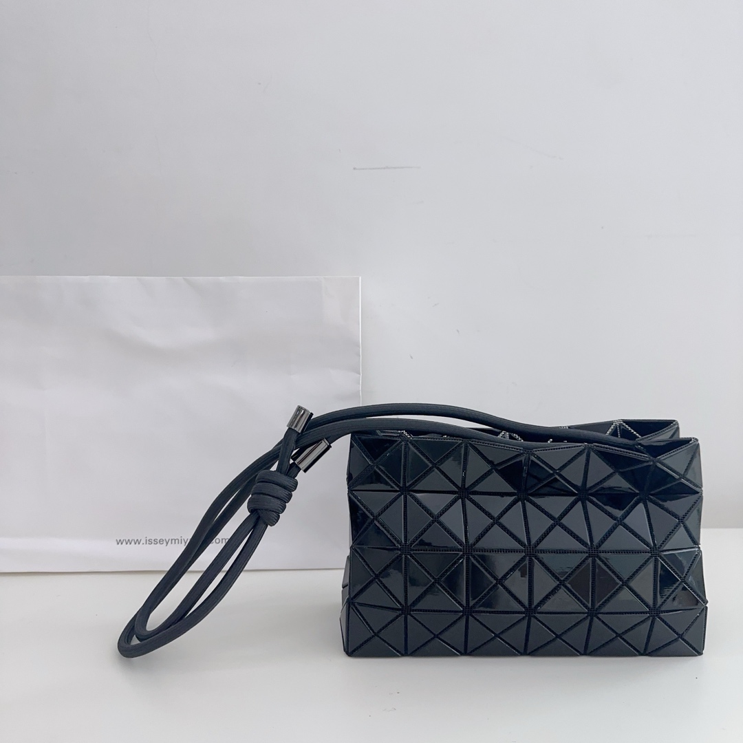 Issey Miyake Loop Series Tofu Bag - Adjustable Crossbody Shoulder Bag 2 i1736140411292 5750 0 1