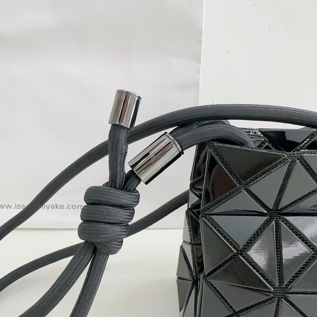 Issey Miyake Loop Series Tofu Bag - Adjustable Crossbody Shoulder Bag 7 i1736140411292 9547 0 6