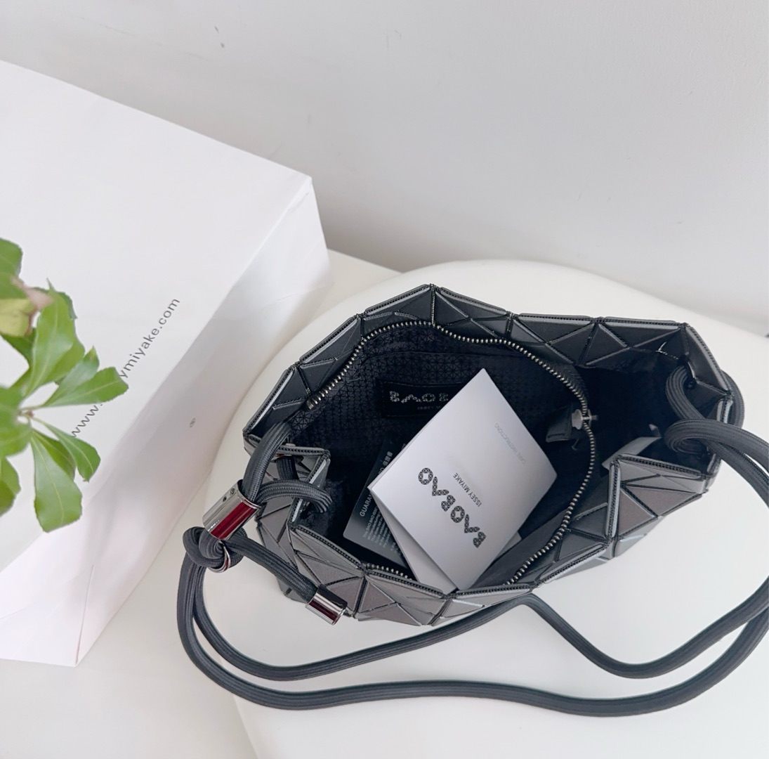 Issey Miyake Loop Bao Bao Bag - Versatile Crossbody and Shoulder Bag 10 i1736144867673 1631 0 8