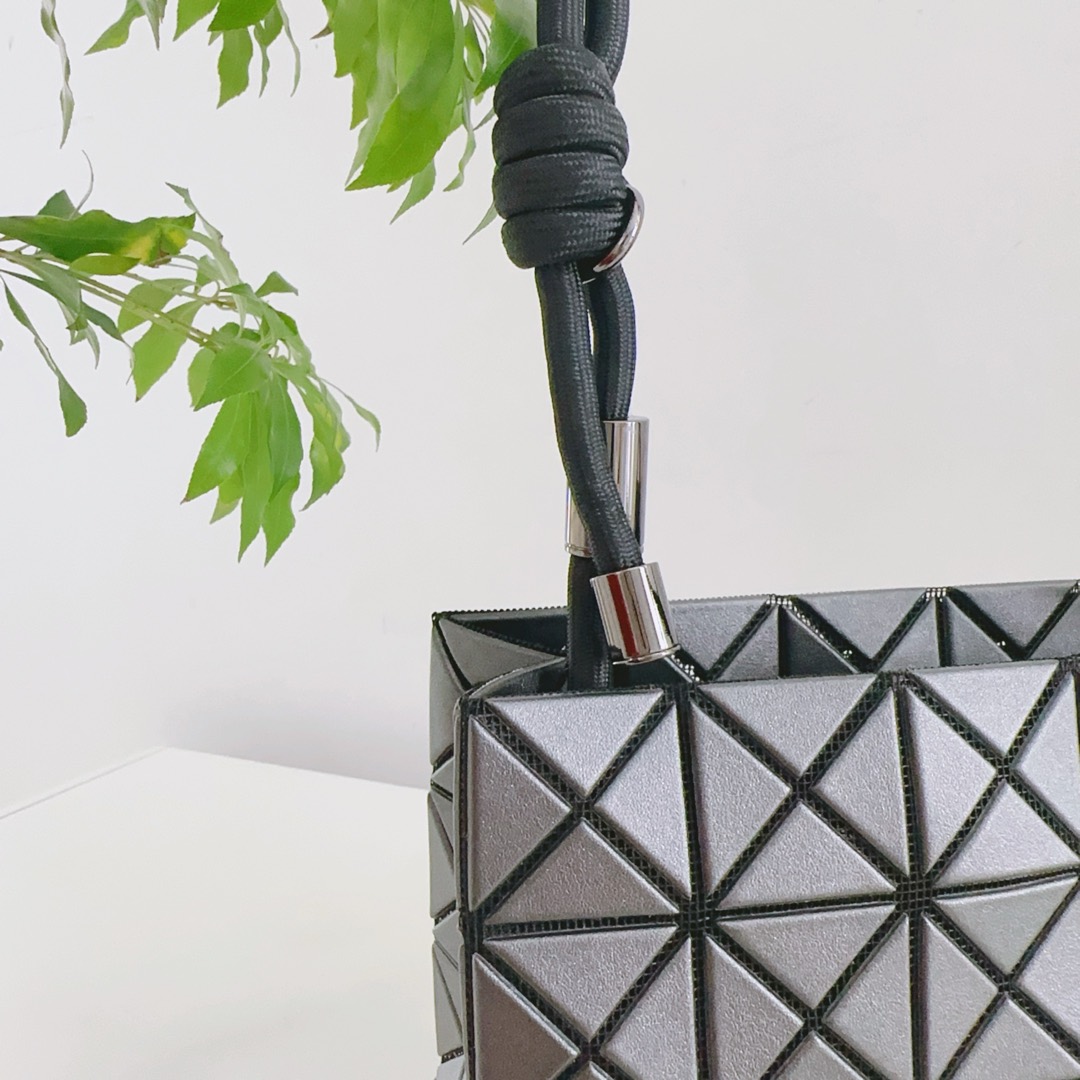 Issey Miyake Loop Bao Bao Bag - Versatile Crossbody and Shoulder Bag 7 i1736144867673 8240 0 5