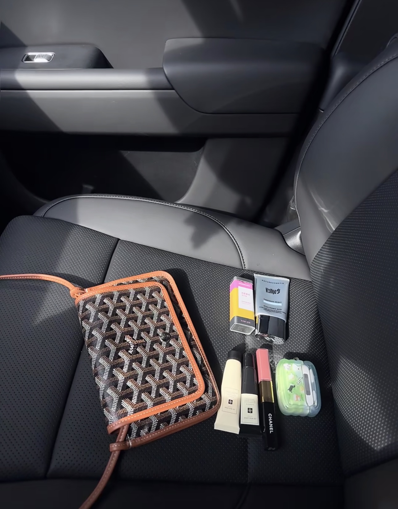 Goyard Envelope Bag: Stylish and Functional Crossbody with Classic Design 1 i1746610032741 2543 0 0