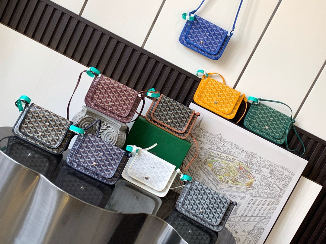Goyard Envelope Crossbody Bag - Stylish, Compact, and Perfect for Everyday Essentials