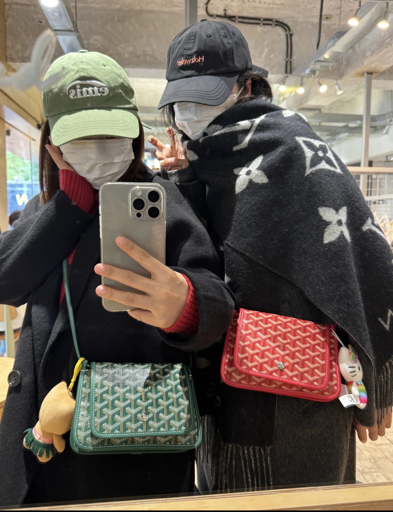 Goyard Envelope Bag: Lightweight, Compact, and Stylish Crossbody Bag 10 i1748853489517 3594 0 8