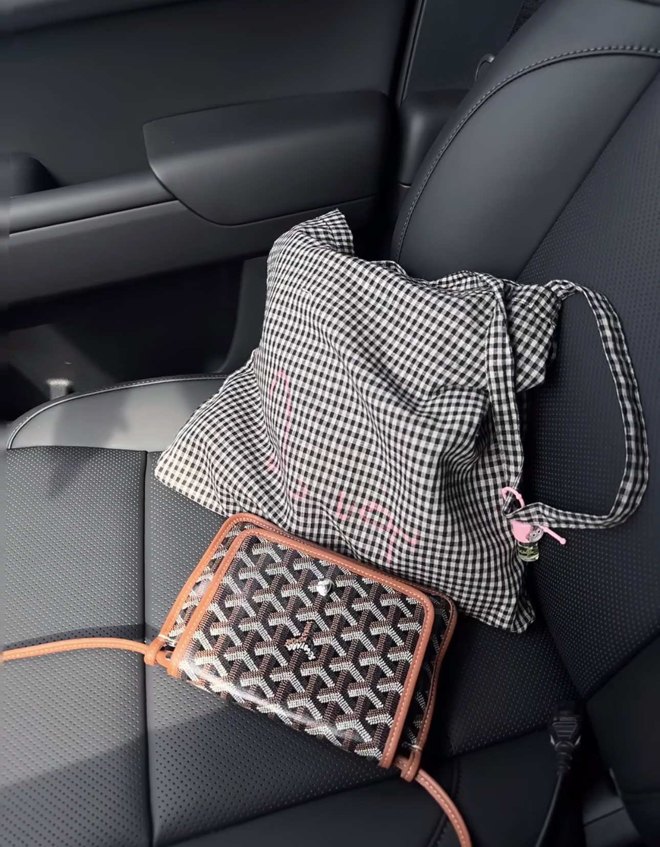 Goyard Envelope Bag: Stylish and Functional Crossbody with Classic Design 2 i1748853673006 4238 0 1