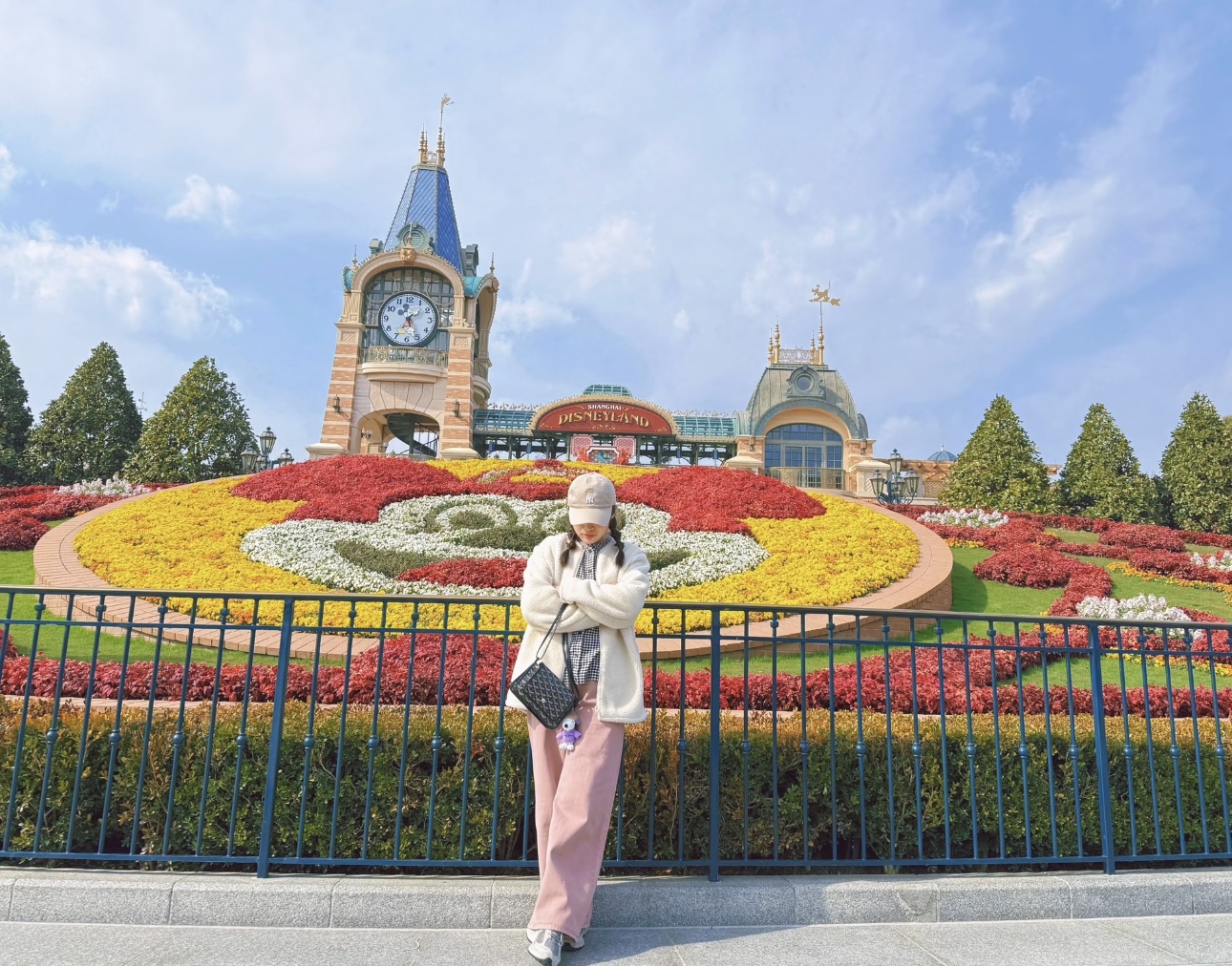 Goyard Green Envelope Bag: Stylish, Compact, and Surprisingly Spacious! 8 i1748854197789 9689 0 4