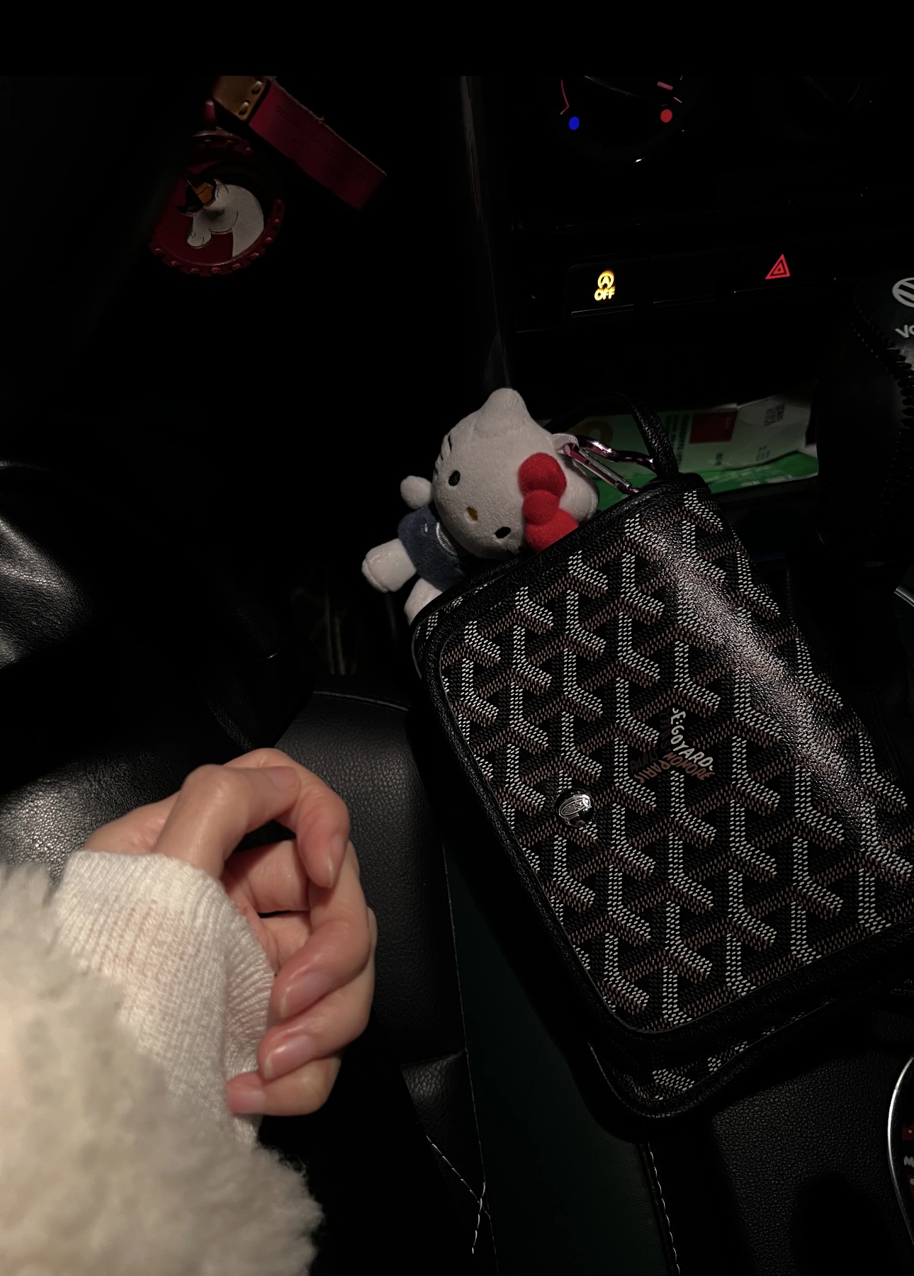 Goyard Green Envelope Bag: Stylish, Compact, and Surprisingly Spacious! 9 i1748854198835 461 0 7