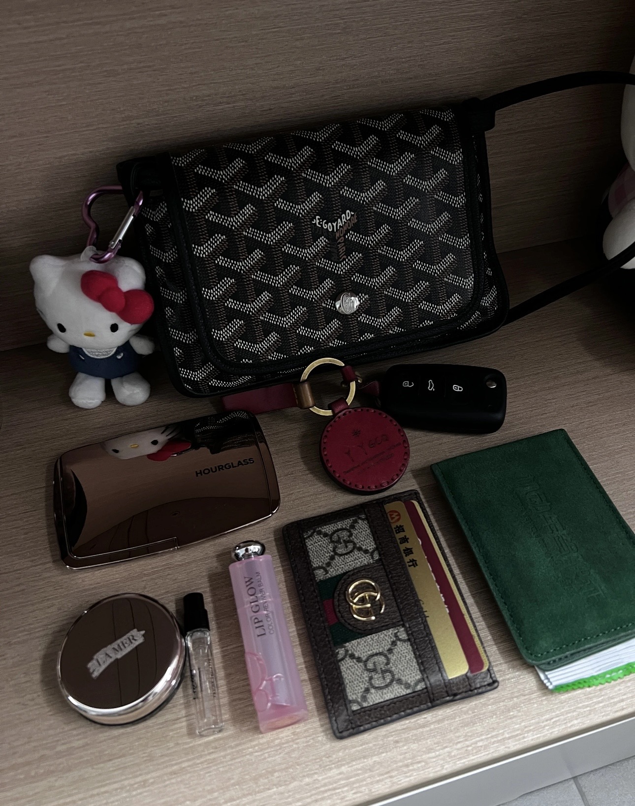 Goyard Green Envelope Bag: Stylish, Compact, and Surprisingly Spacious! 7 i1748854198973 9677 0 6